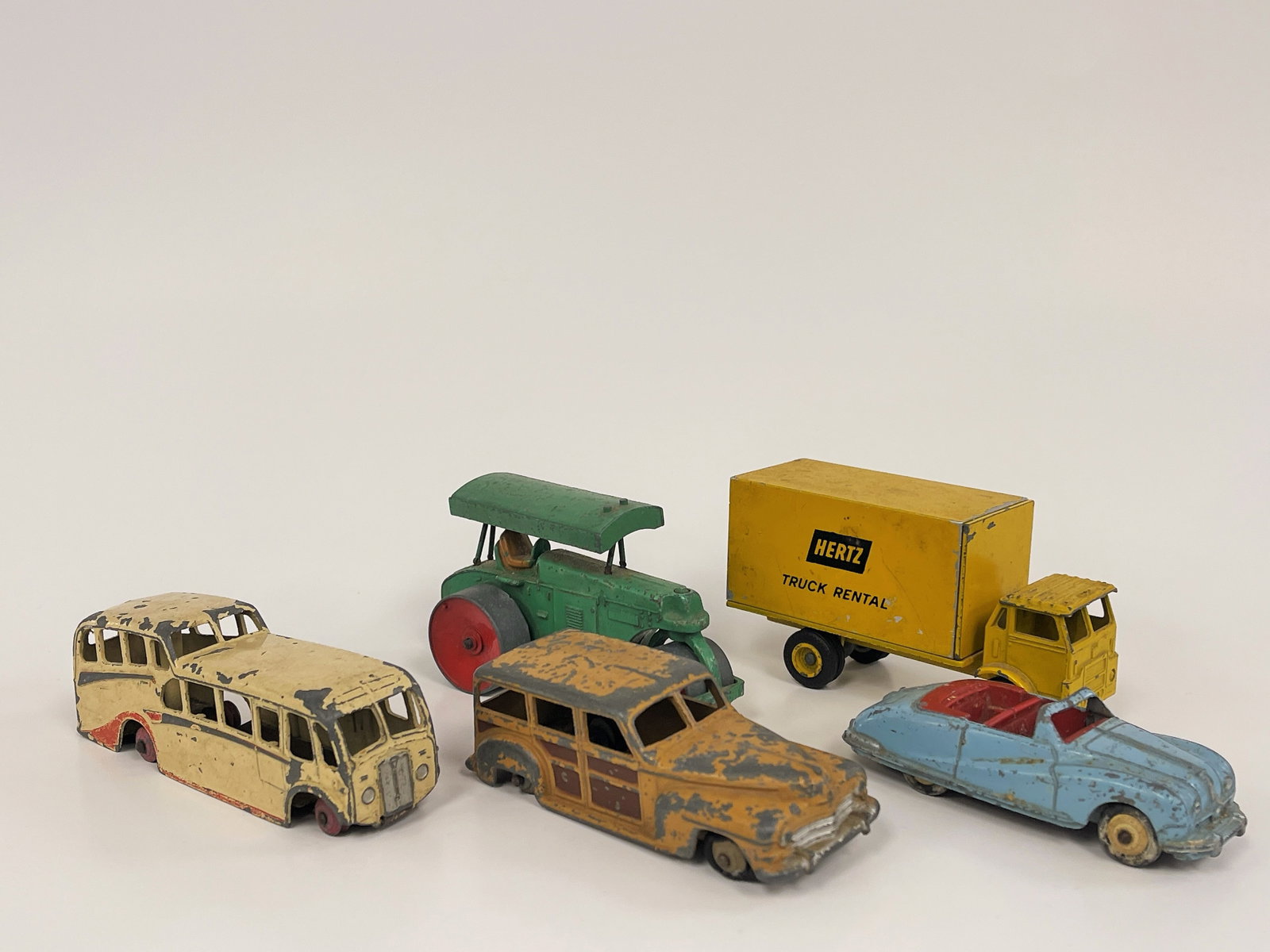 MISC GROUPING OF VINTAGE DINKY TOYS (1 of 3)