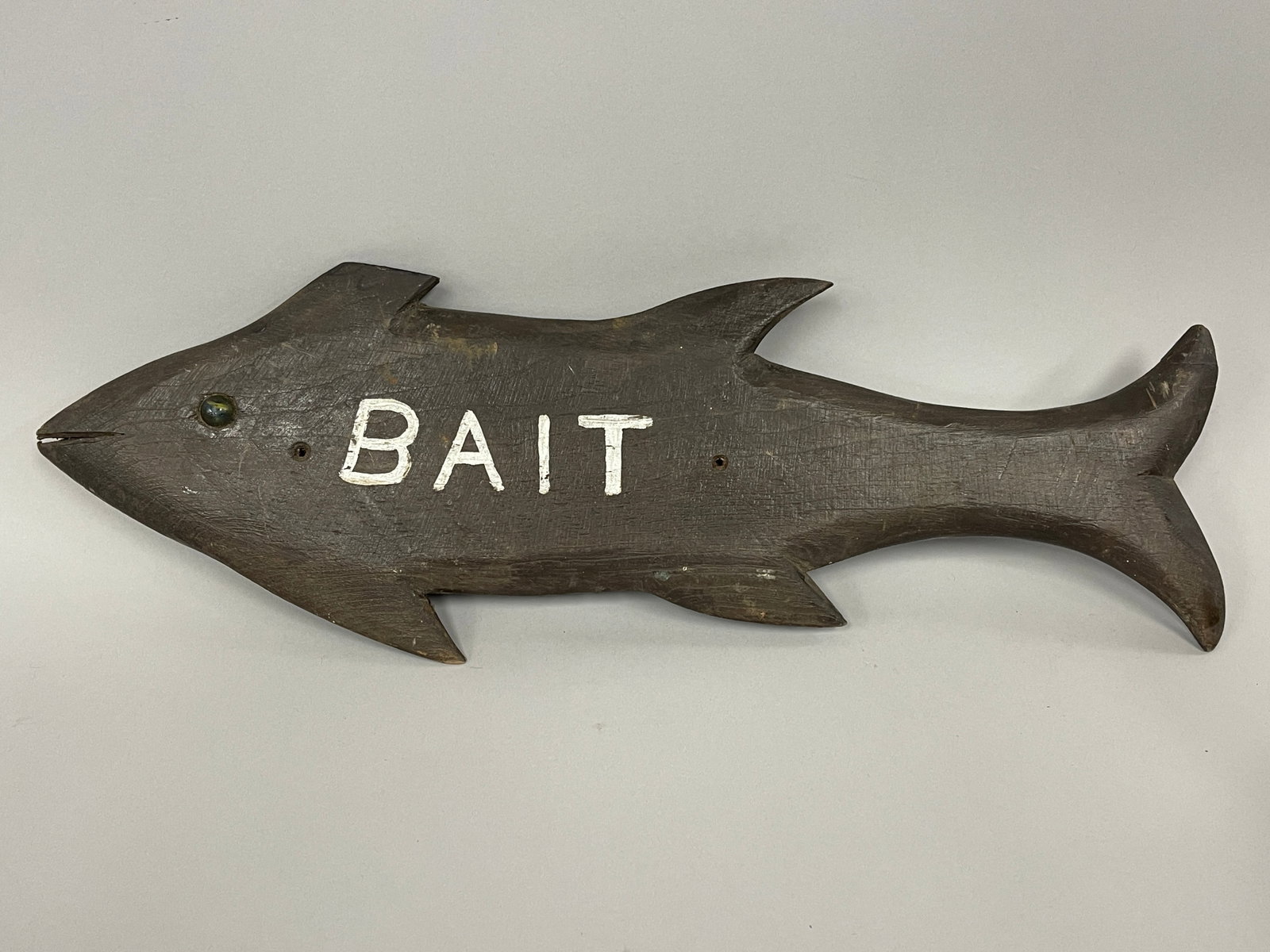 WOODEN FISH BAIT SIGN: WOODEN FISH BAIT SIGN, 18 X 10
