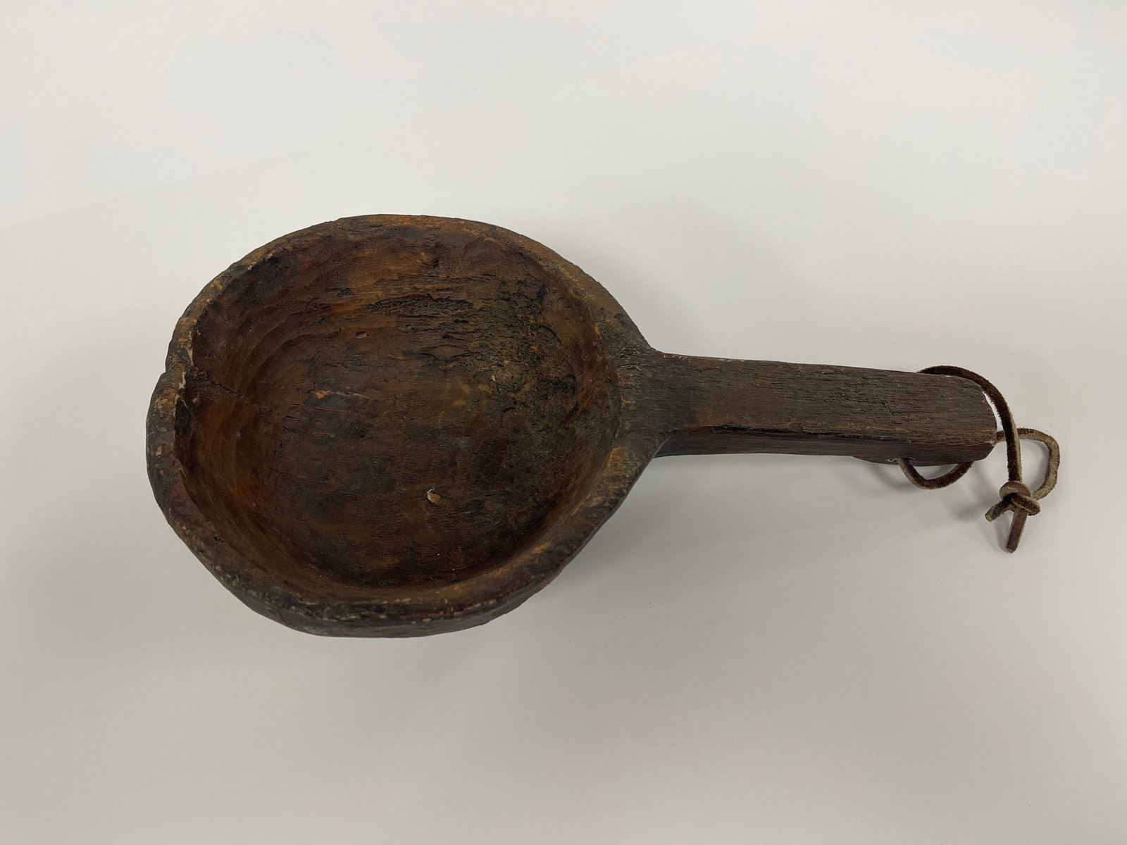 EARLY HAND CARVED PRIMITIVE WOODEN SCOOP (1 of 5)
