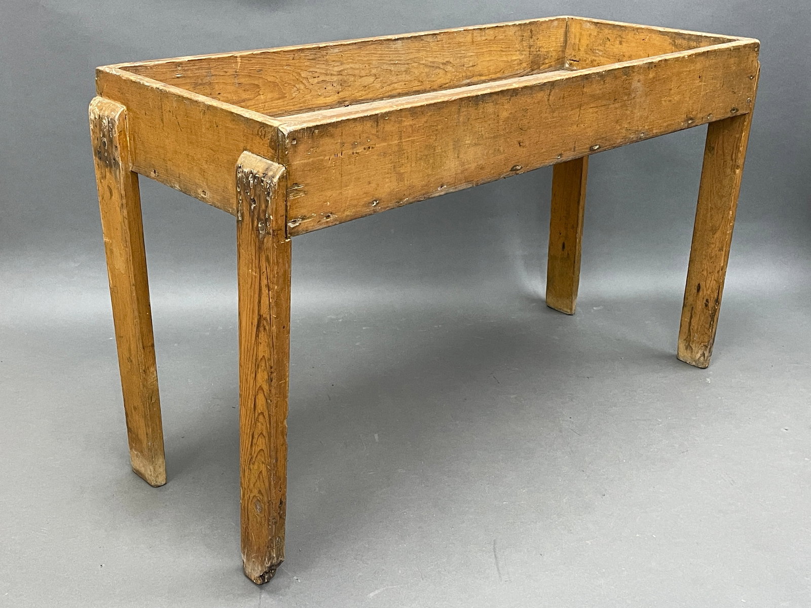 PRIMITIVE DRY SINK / SORTING TABLE - 3
