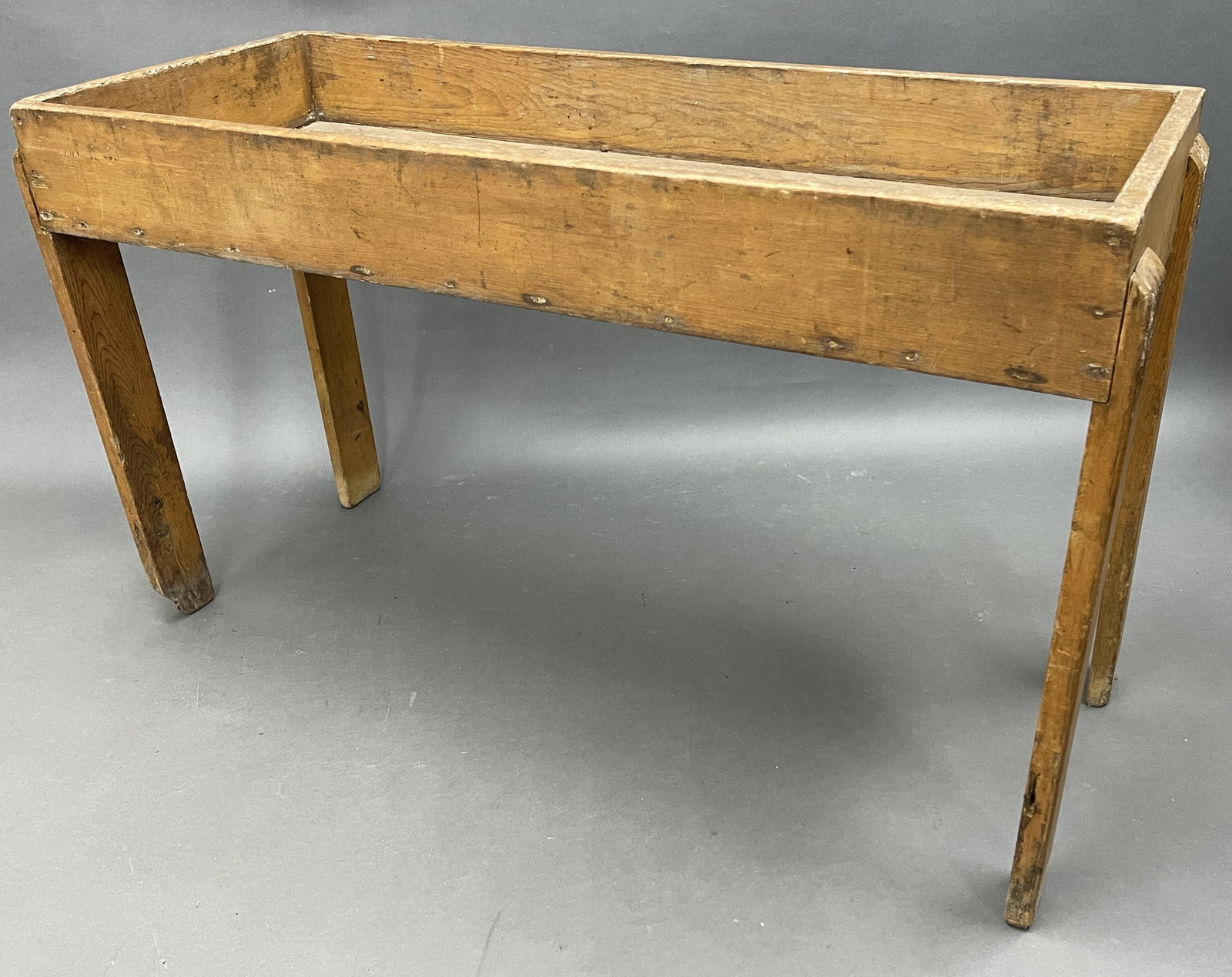 PRIMITIVE DRY SINK / SORTING TABLE - 4