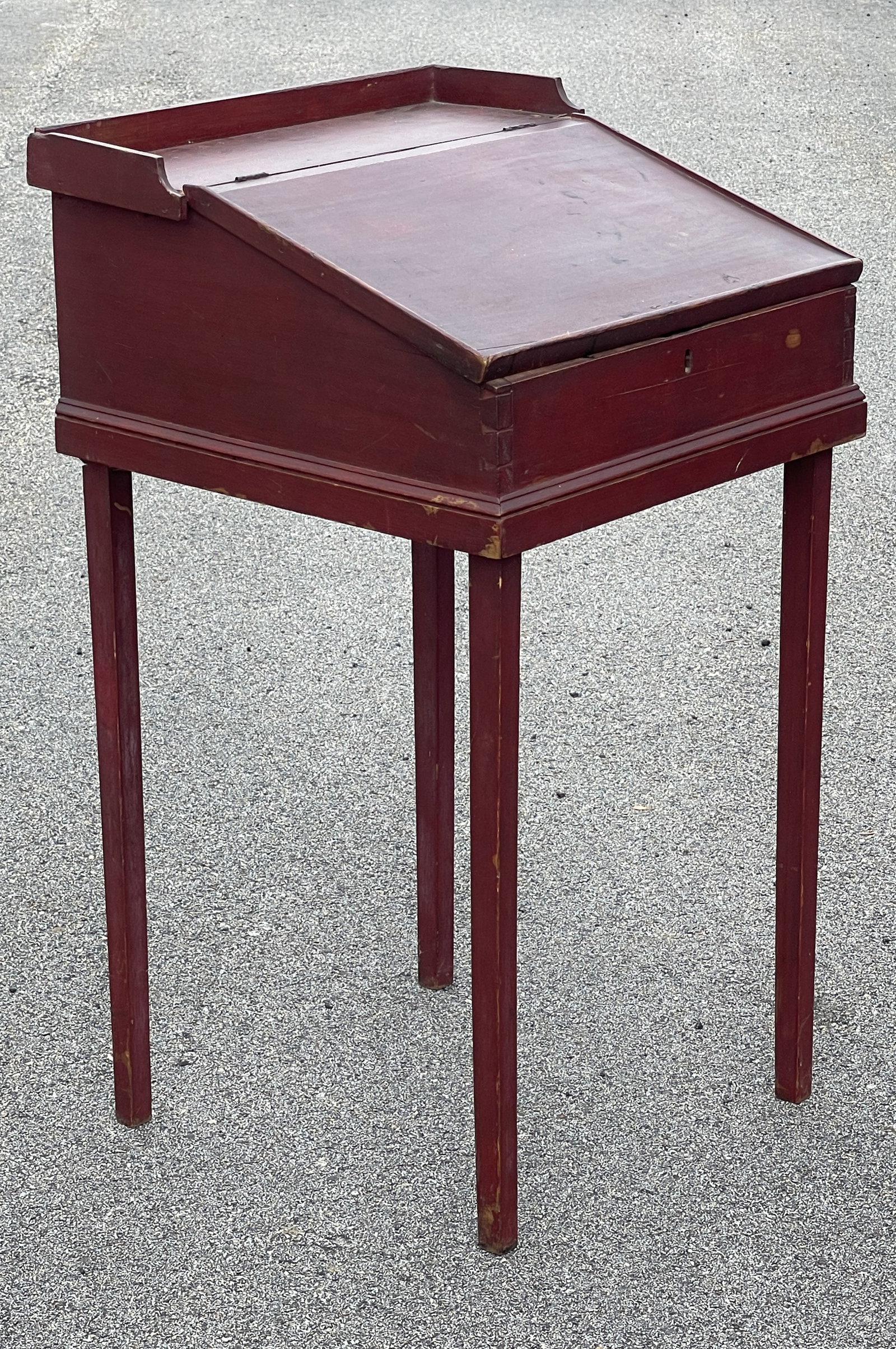 RED PAINTED SLANT TOP DESK: RED PAINTED SLANT TOP DESK, THREE INTERIOR DRAWERS, ORIGINAL RED PAINT, DIMINUTIVE, 22 X 21 X 37T