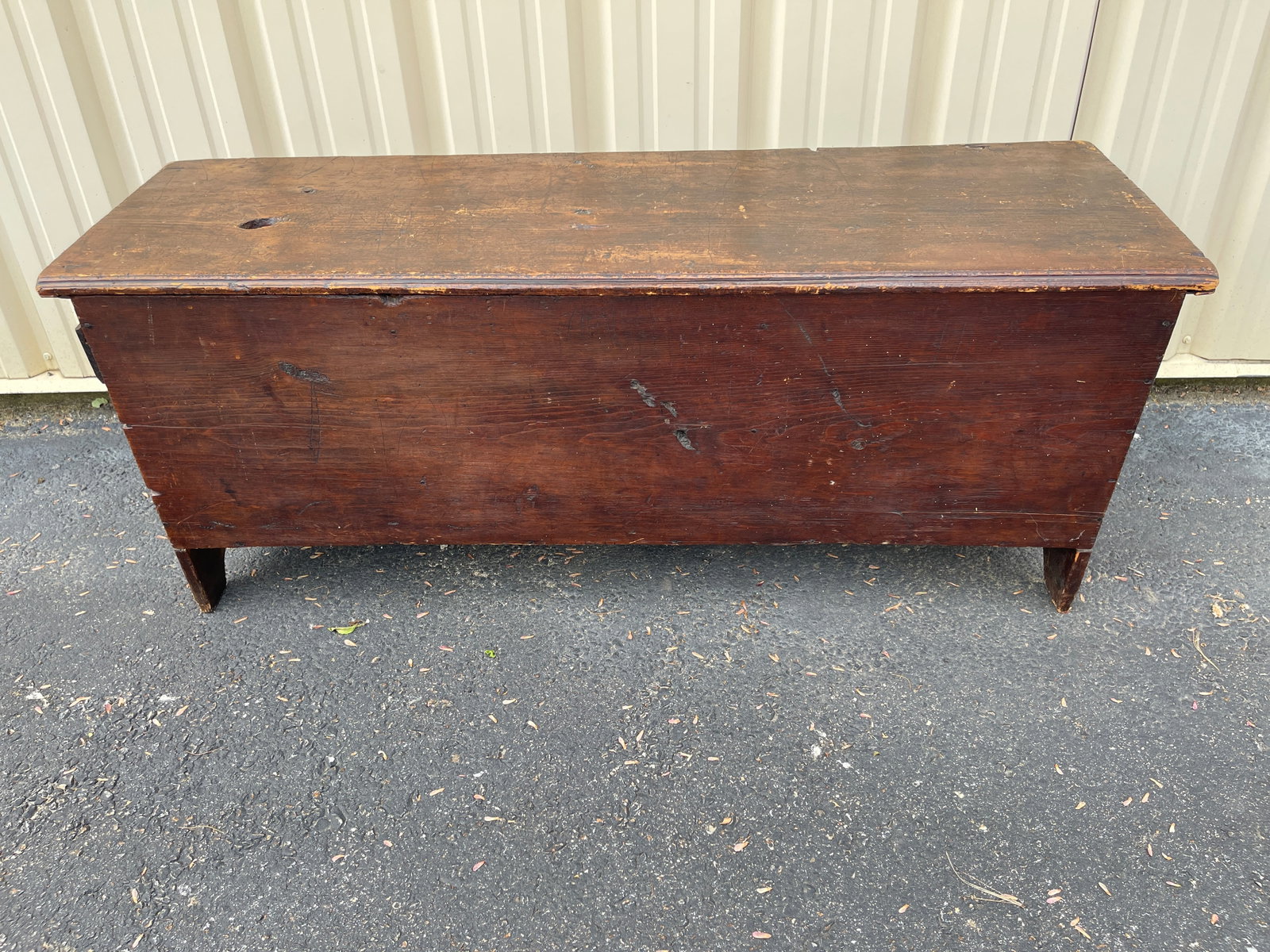 18TH C GRAIN BIN: 18TH C GRAIN BIN, LIFT LID, INTERIOR COMPARTMENTS, BRACKET BASE, REPLACED HINGES, 59 X 18 X 24