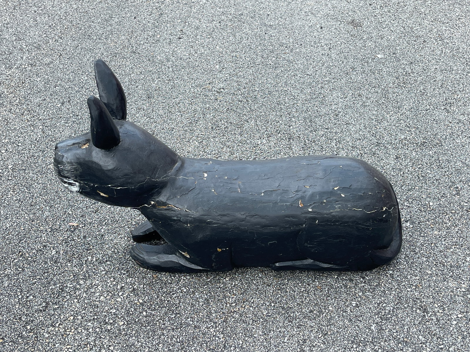 FOLK ART WOODEN CARVING OF A RESTING CAT (1 of 4)
