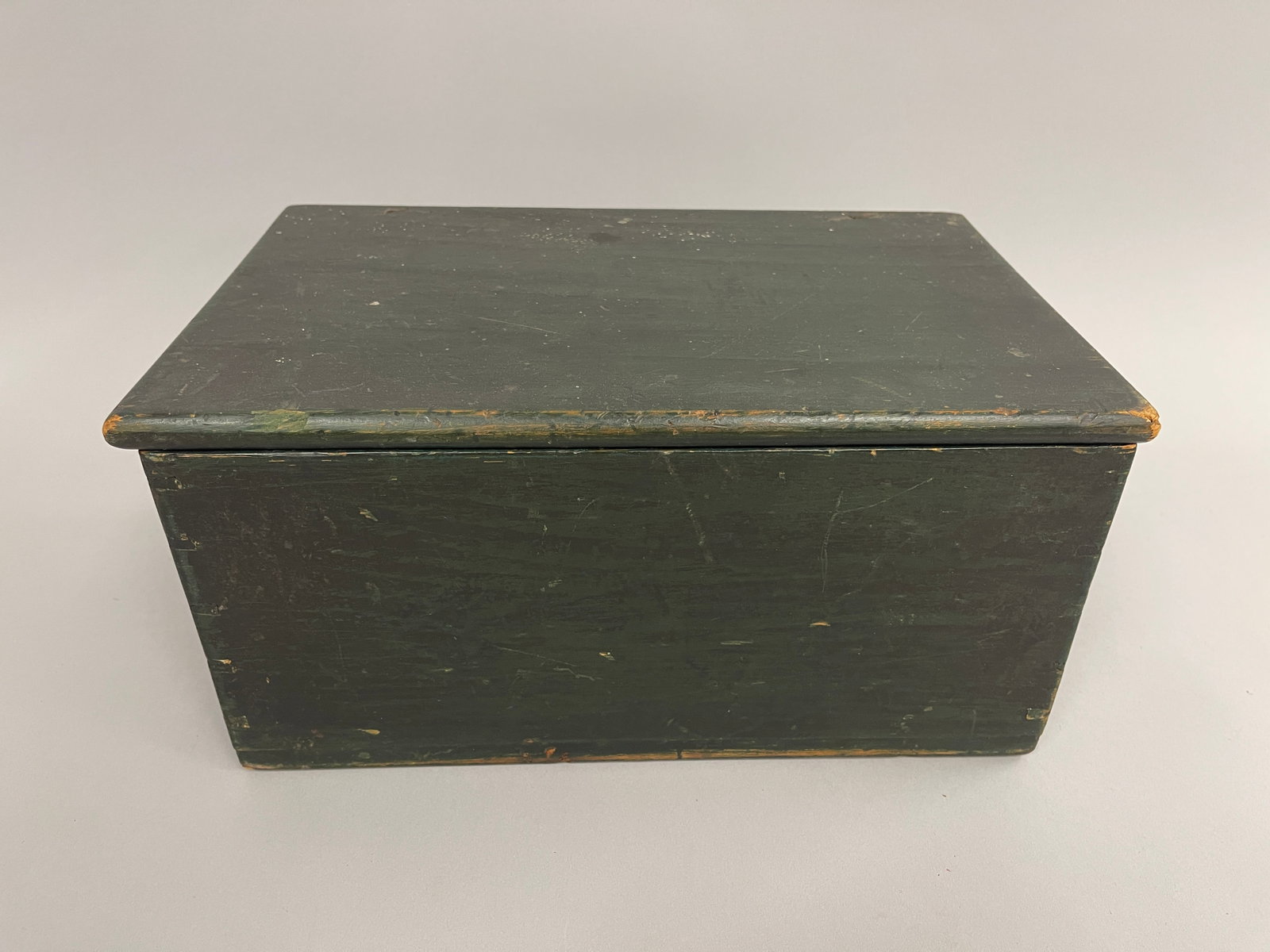 DOCUMENT BOX: DOCUMENT BOX ORIGINAL GREEN PAINT, DOVETAILED, SNIPE HINGES, PINE, C 1800, EXCELLENT CONDITION.