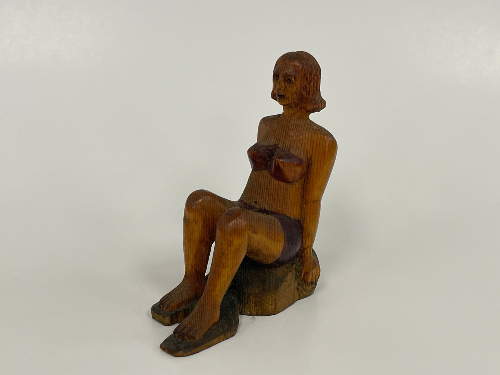 SEATED WOMAN CARVING: SEATED WOMAN CARVING ORIGINAL SURFACES, PINE, FULL BODIED, EARLY 20TH C, EXCELLENT CONDITION.