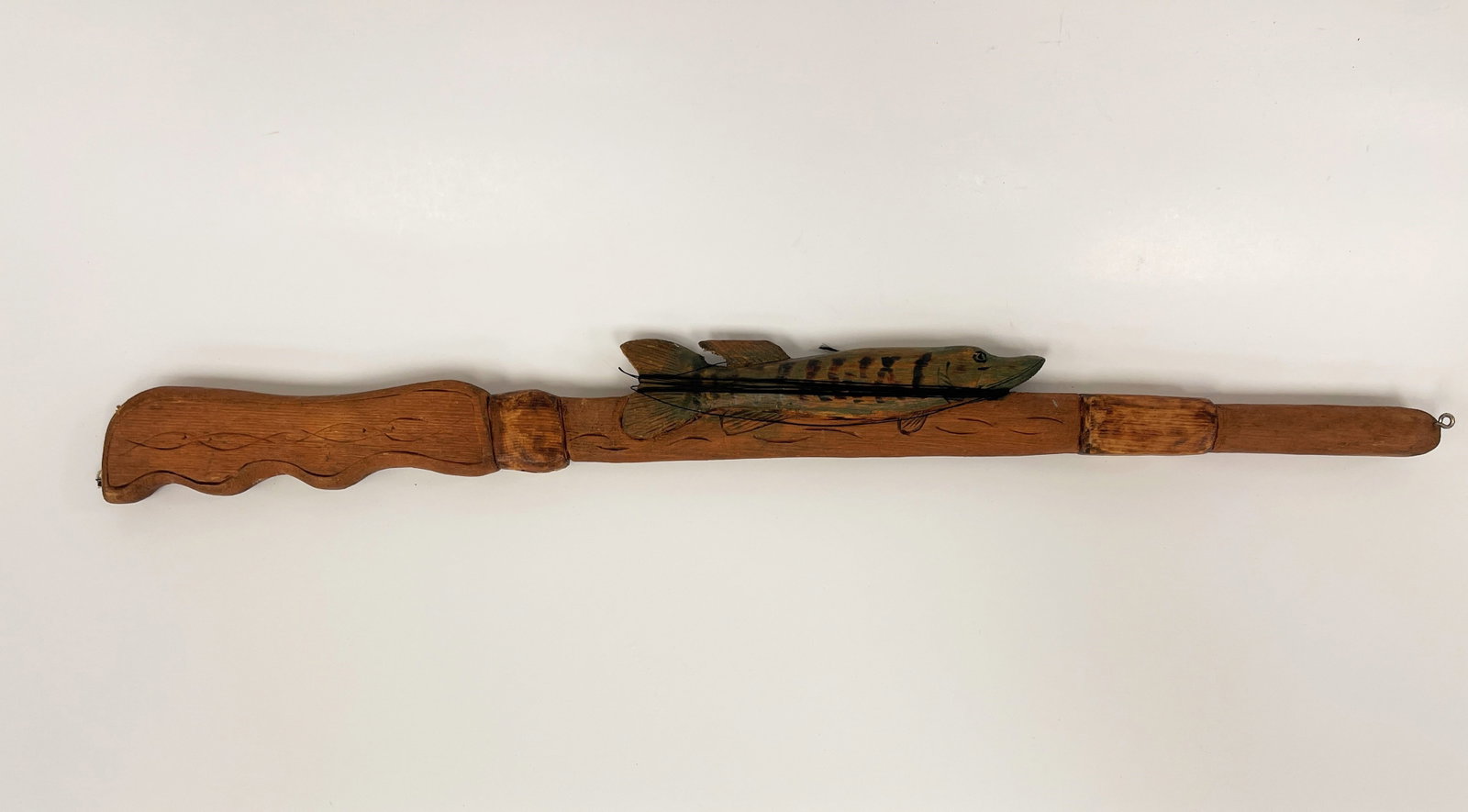 SAILOR’S TOOL WITH CARVED FISH: SAILOR’S TOOL WITH CARVED FISH 19TH C, PINE, ORIGINAL SURFACES, EXCELLENT CONDITION.