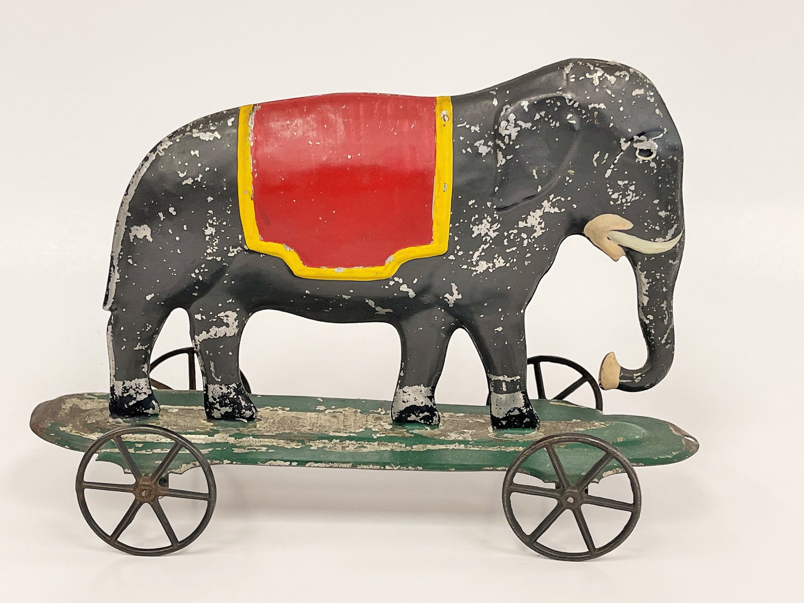 ELEPHANT PULL TOY (1 of 4)