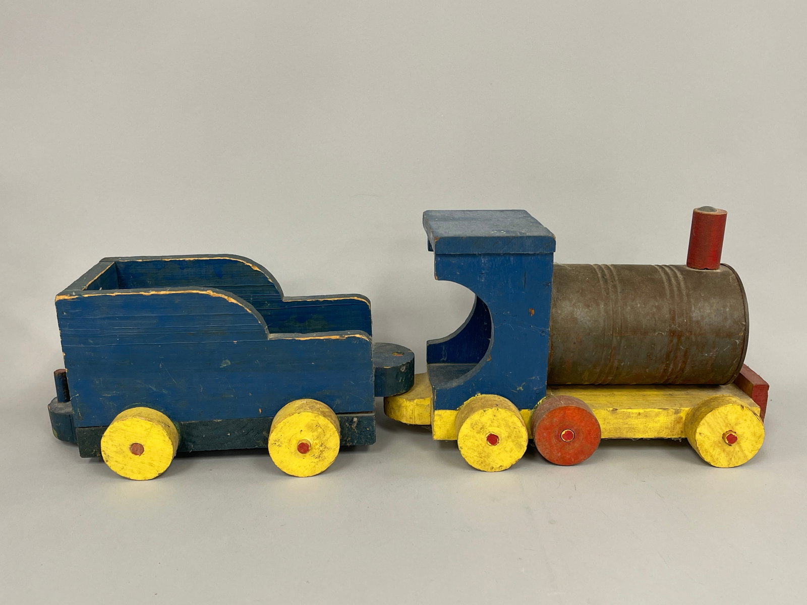 LOCOMOTIVE & COAL CAR TOY: LOCOMOTIVE & COAL CAR TOY C 1920, TIN CAN & PINE, EXCELLENT CONDITION