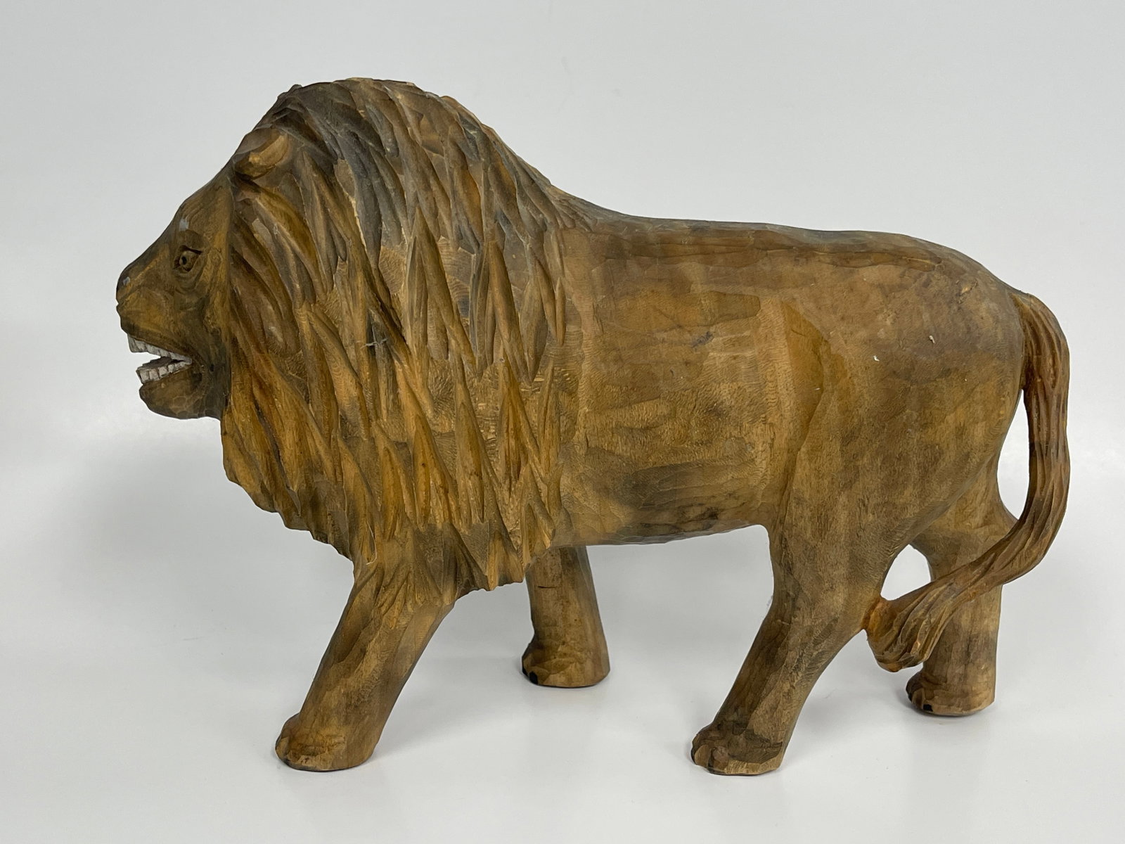 CARVED LION: CARVED LION 20TH C, HARDWOOD, HIGHLY DETAILED, EXCELLENT CARVING & CONDITION