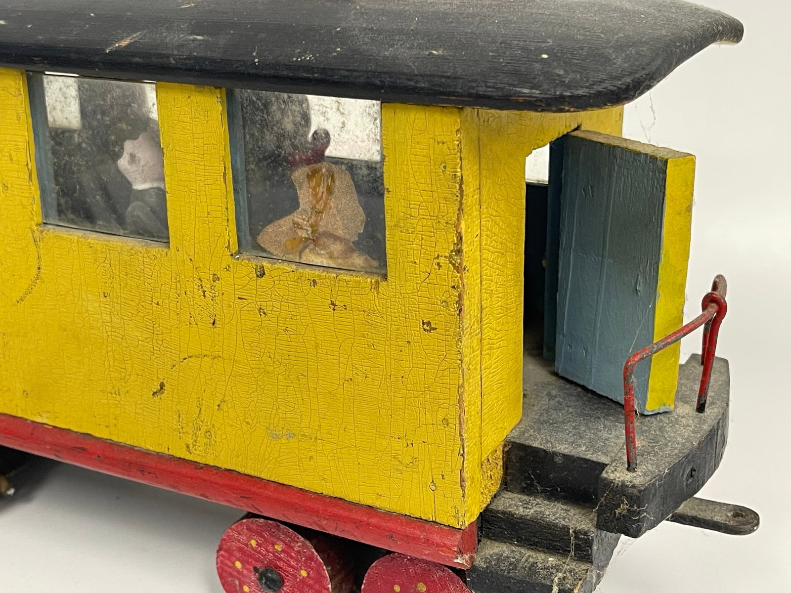 YELLOW TROLLEY - 2