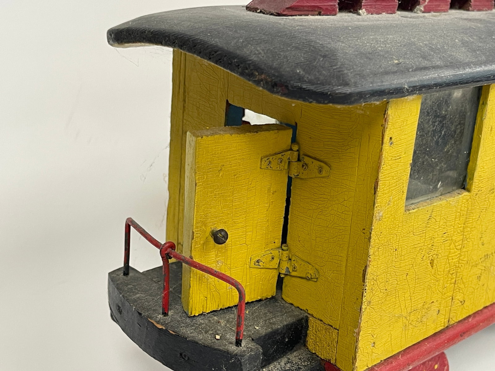 YELLOW TROLLEY - 5
