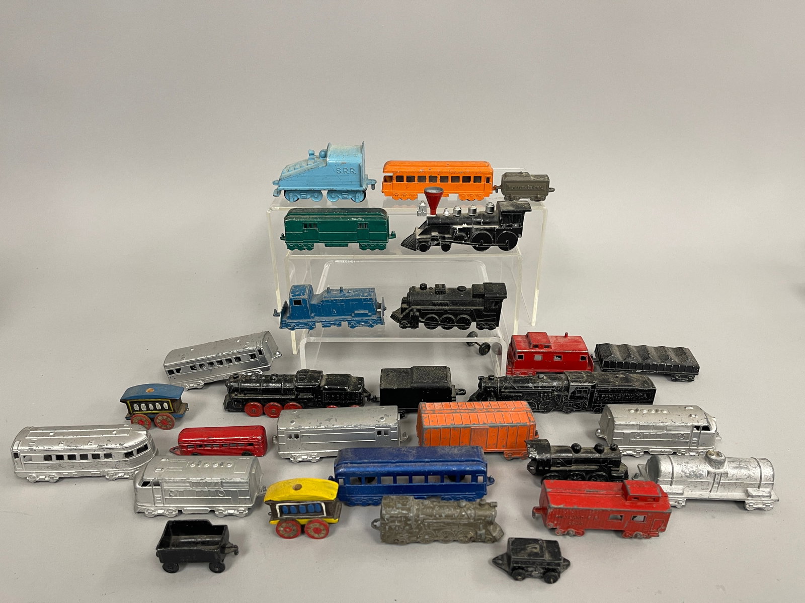 29 PIECE TRAIN GROUP (1 of 3)