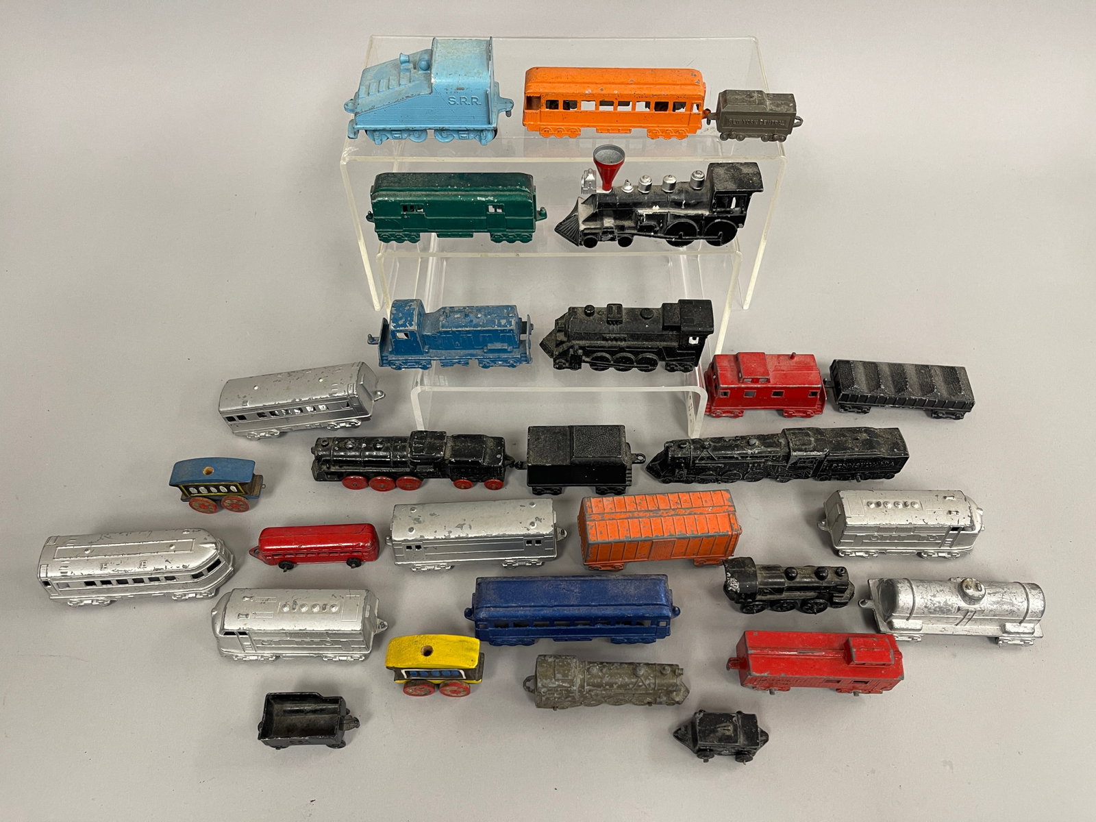 29 PIECE TRAIN GROUP - 2
