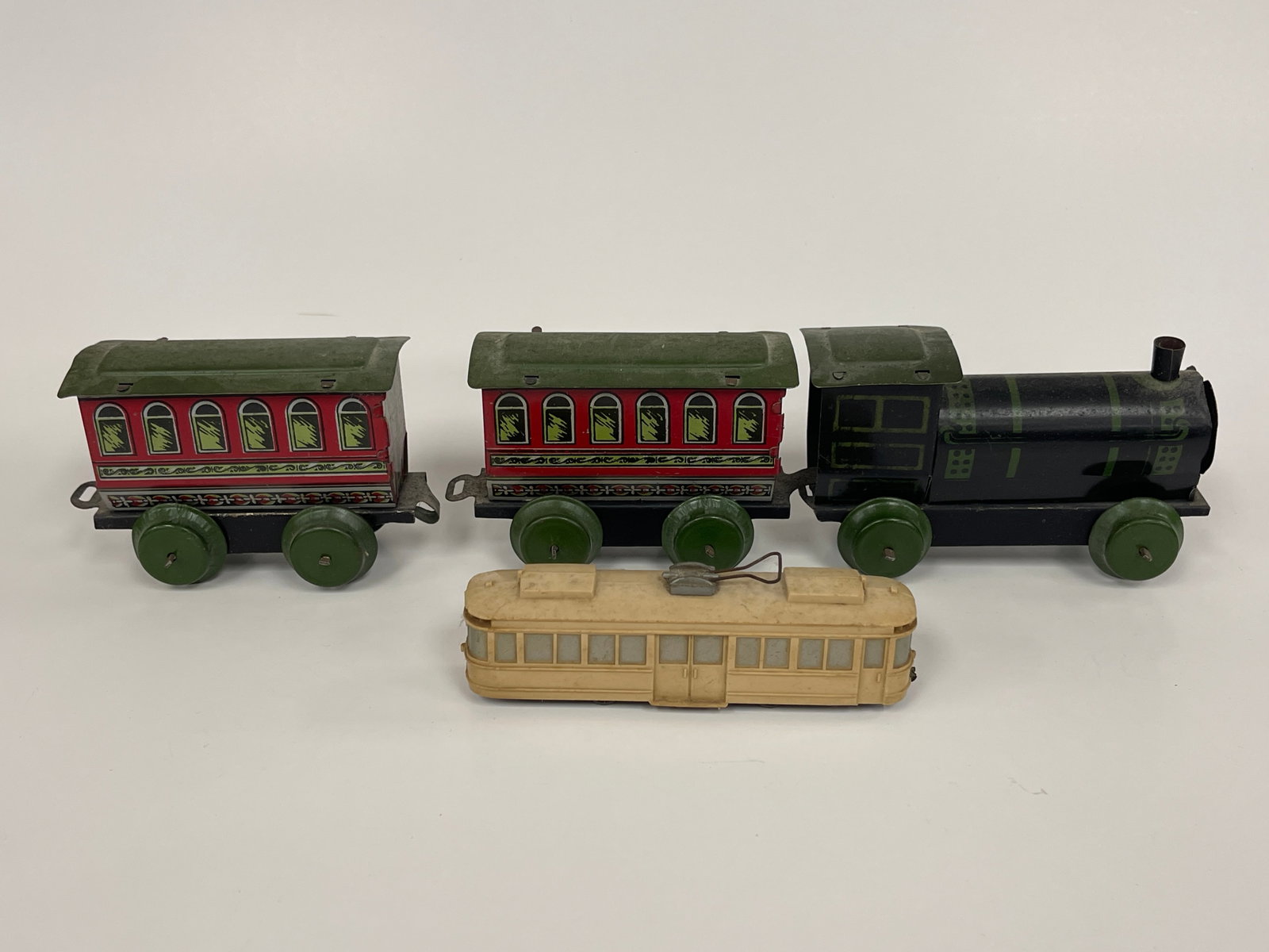 4 PIECE TRAIN LOT (1 of 2)