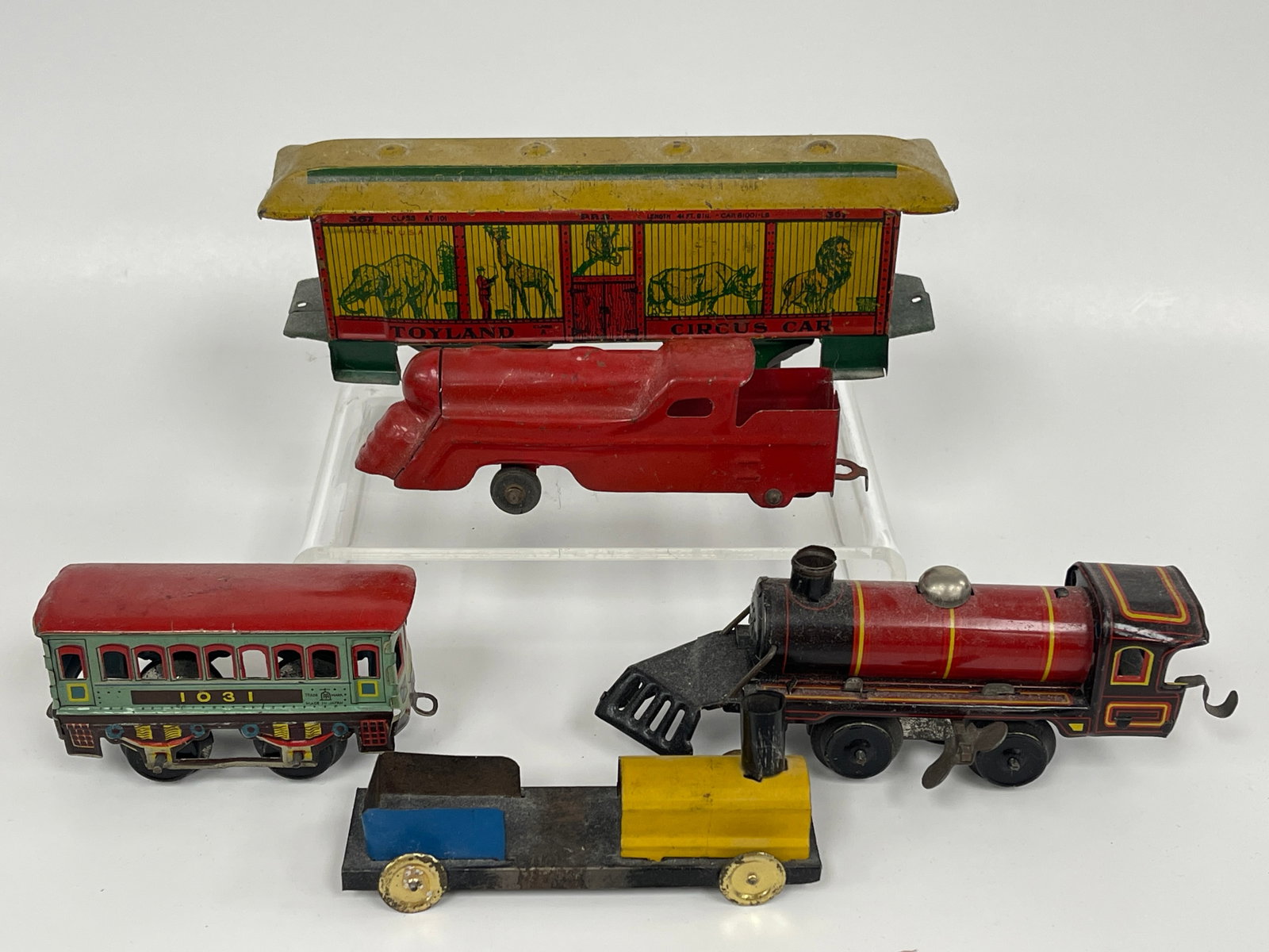5 PIECE TOY TRAIN LOT (1 of 3)