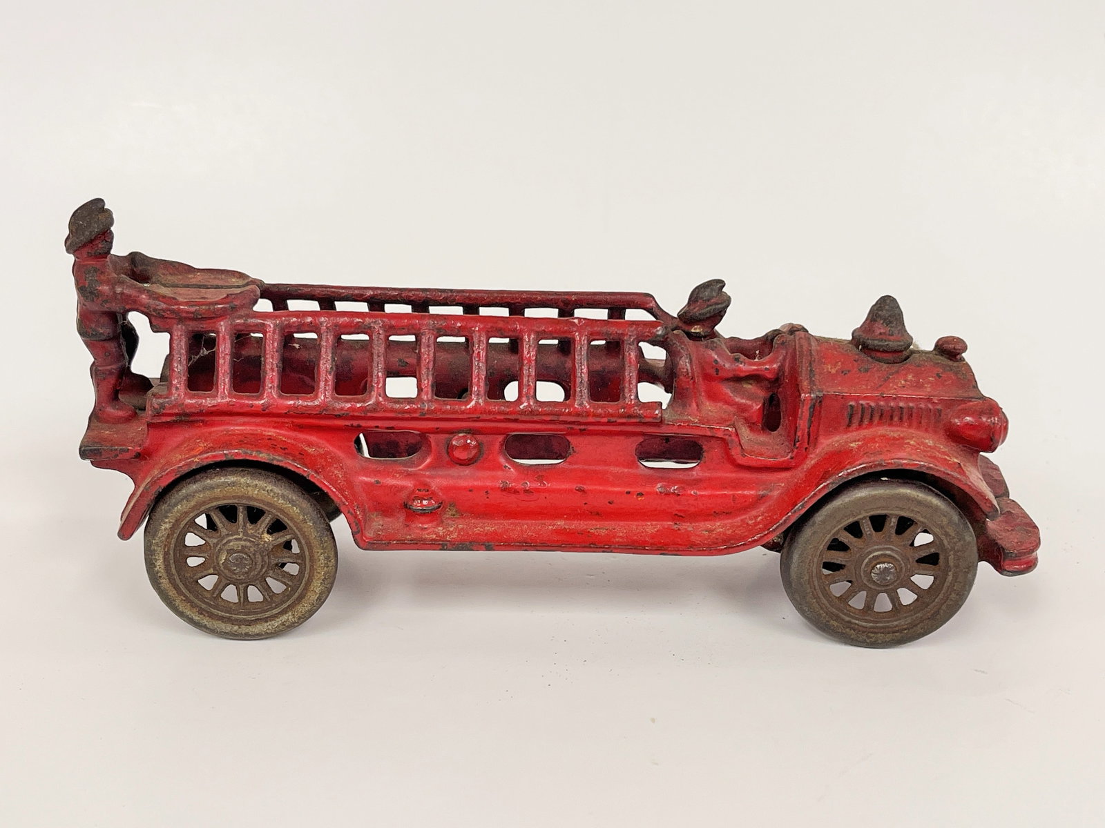 EARLY FIRE LADDER TRUCK (1 of 3)
