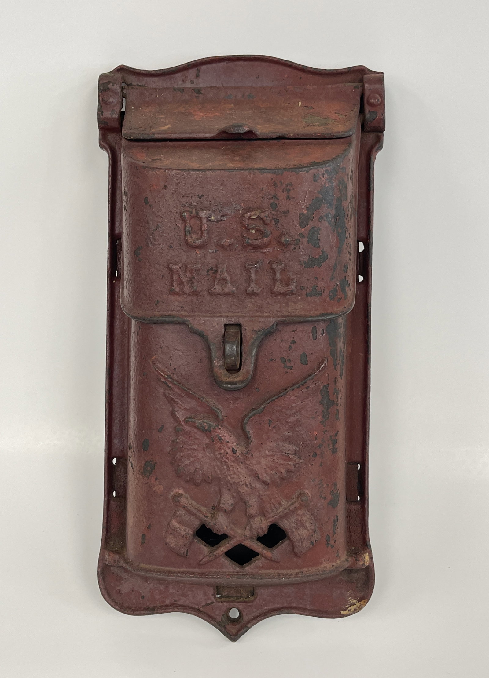CAST IRON PAINTED MAILBOX (1 of 4)