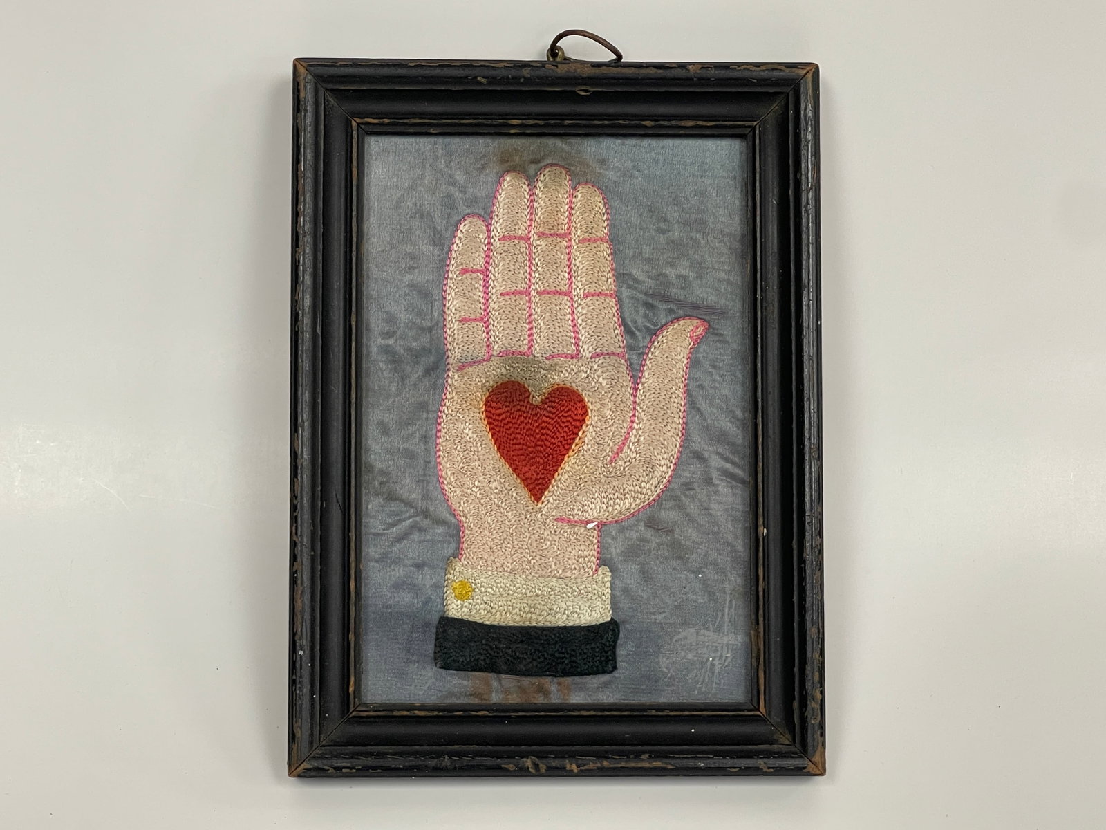 RARE APPLIQUE HEART IN HAND (1 of 2)