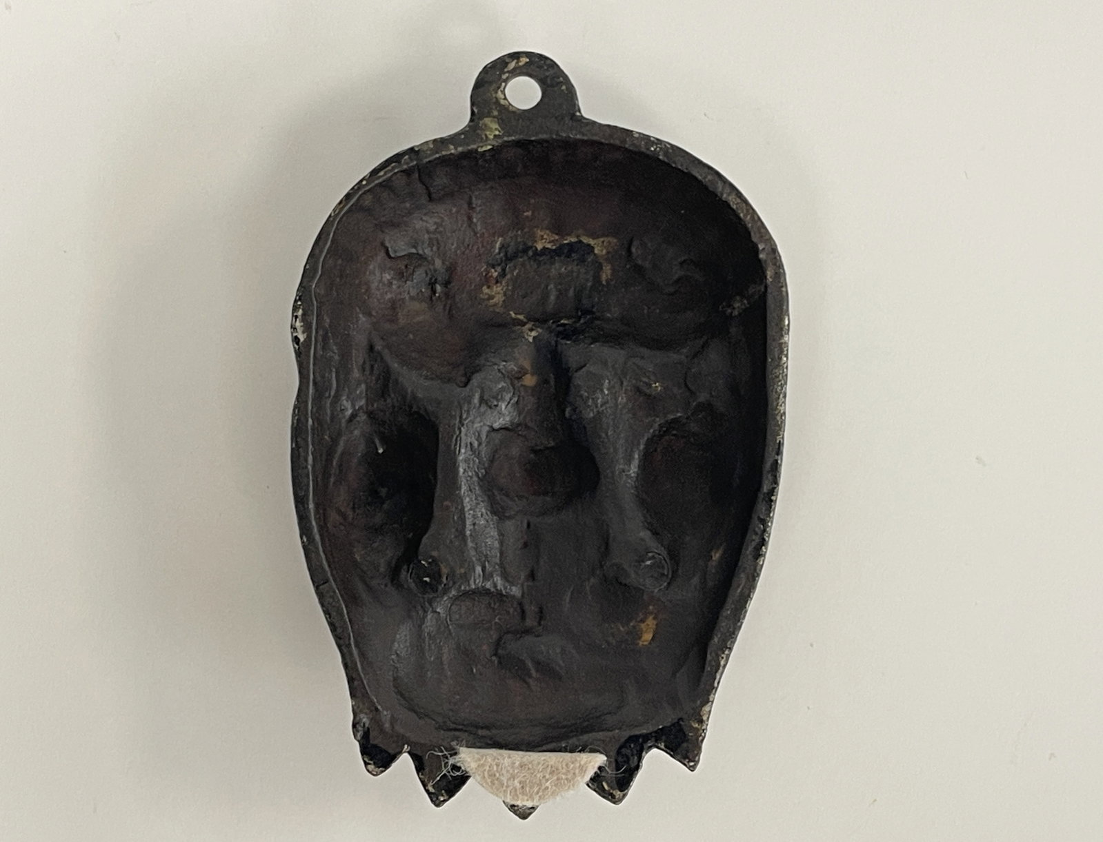 SMALL BLACK FACE PLAQUE - 3