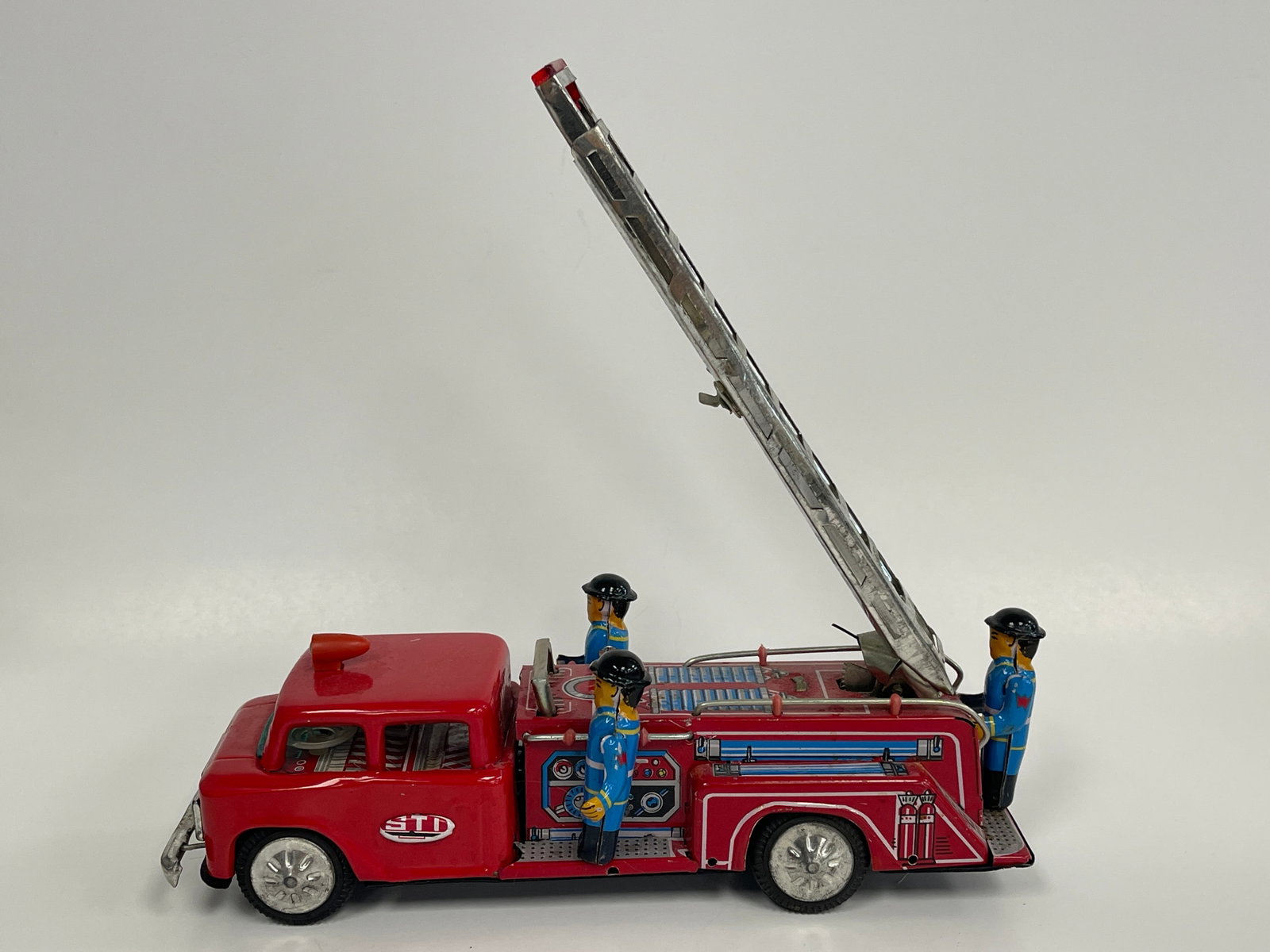 FIRE ENGINE LADDER TRUCK TOY (1 of 3)