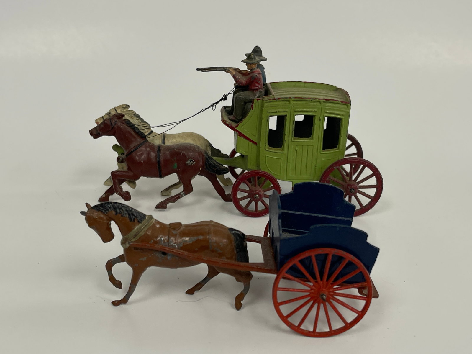 STAGECOACH & CART TOYS: STAGECOACH & CART TOYS C 1900, CAST IRON & PRESSED STEEL. GREEN HORSE DRIVEN STAGECOACH & HORSE DRIVEN BLUE CART. EXCELLENT CONDITION.