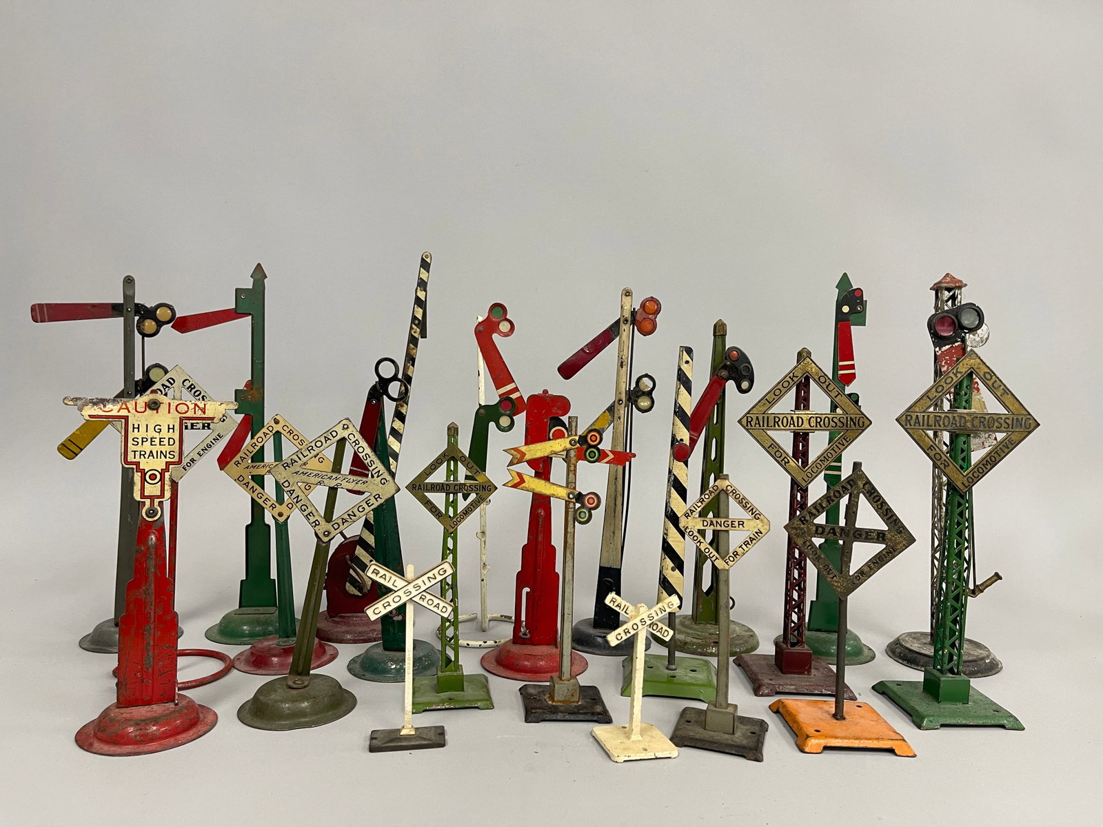 TOY TRAIN SIGNALS - 2