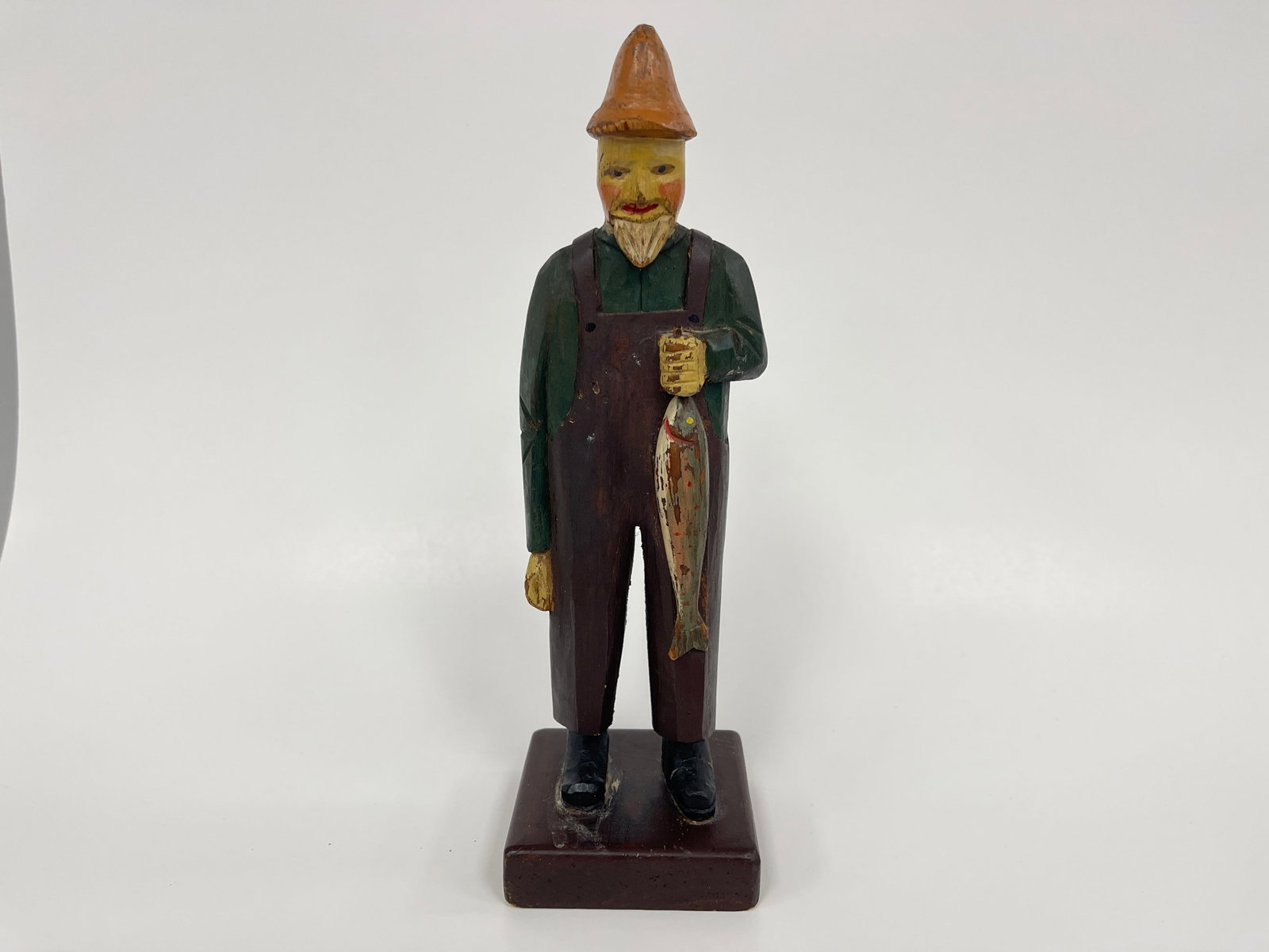 FISHERMAN CARVING: FISHERMAN CARVING EARLY 20TH C, PINE, ORIGINAL PAINT, EXCELLENT CONDITION