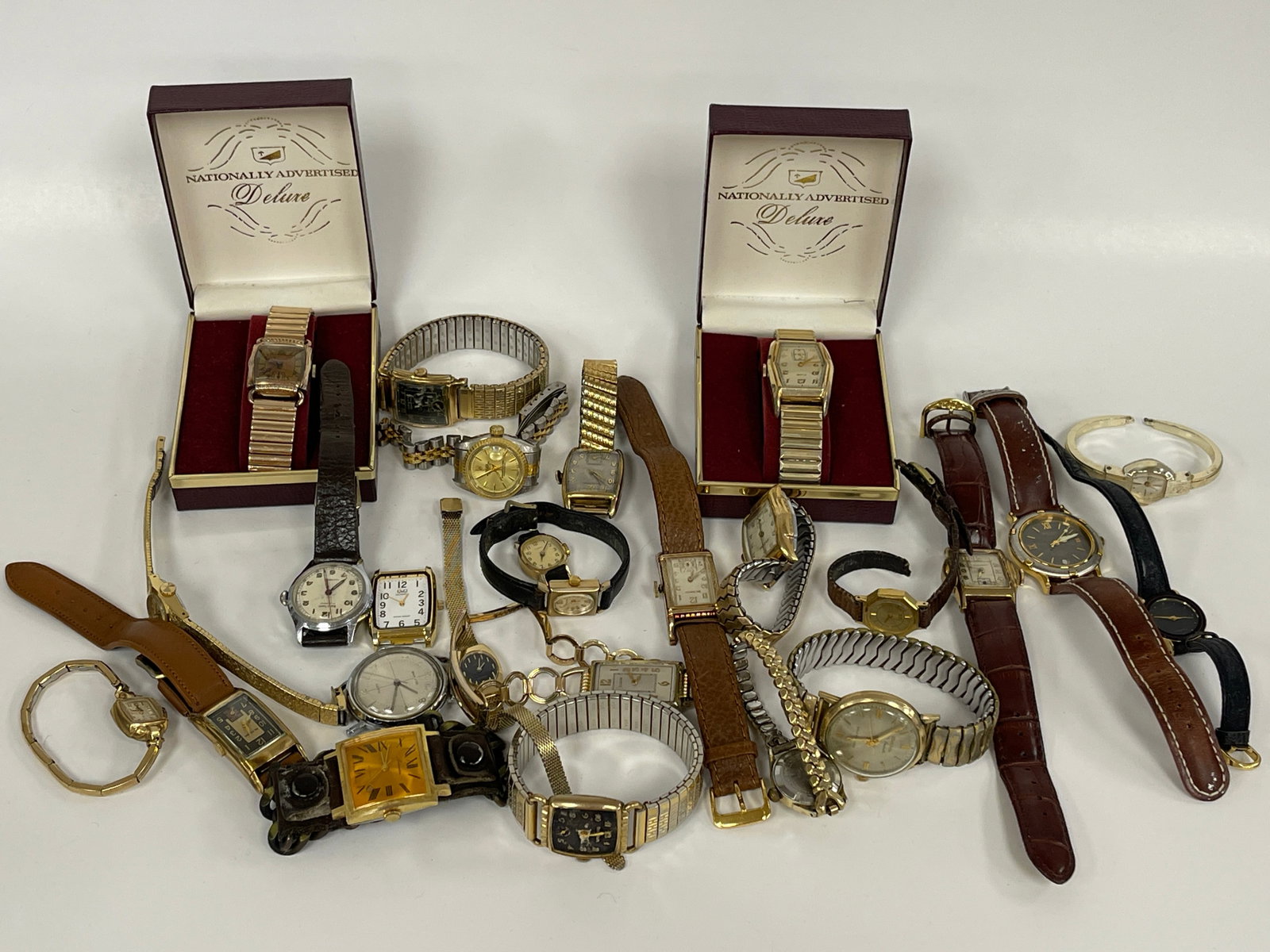 LOT OF 26 ANTIQUE WRISTWATCHES: LOT OF 26 ANTIQUE WRIST WATCHES AS IS CONDITION.