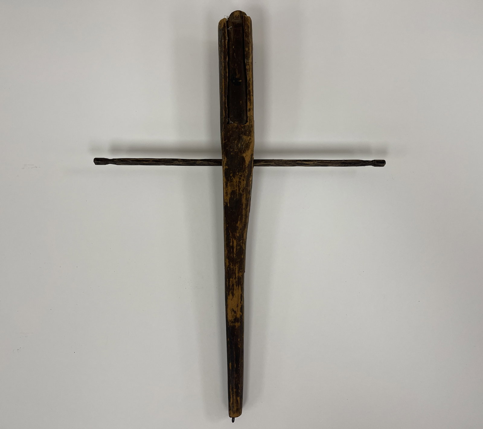 EARLY FISHING TOOL: EARLY FISHING TOOL 19TH C, PINE, FINE PATINA, WITH SLIDE LID COMPARTMENT. EXCELLENT CONDITION