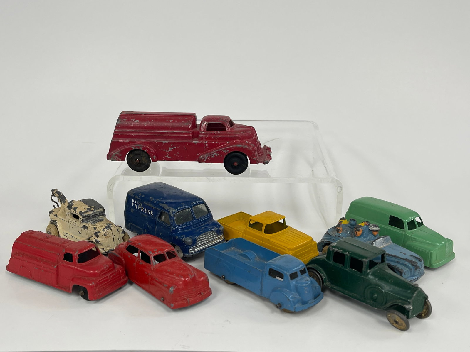 GROUPING OF TOY VEHICLES (1 of 3)