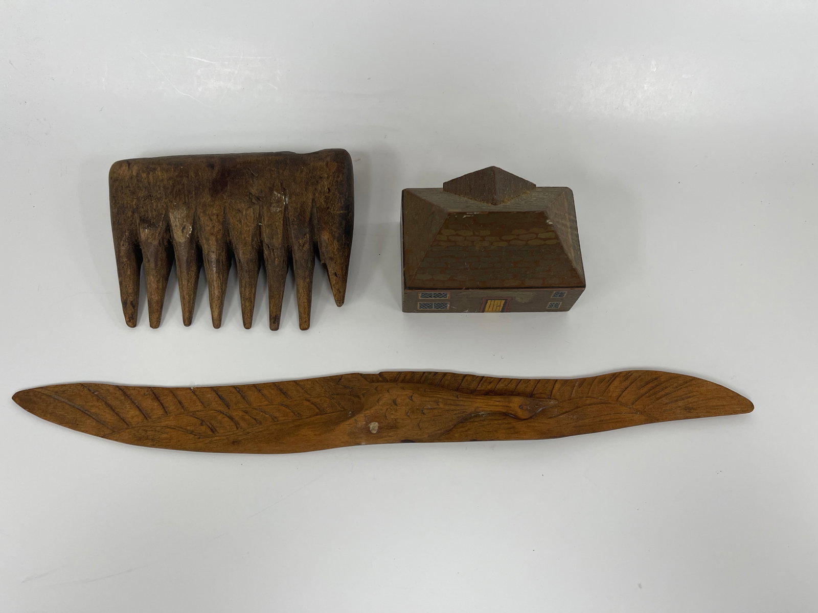 LOT 3 WOODEN ITEMS: LOT 3 WOODEN ITEMS 18TH - 19TH C, DETAILED WOODEN HOUSE, RELIEF CARVED DUCK LETTER OPENER & EARLY FLAX COMB. EXCELLENT CONDITION