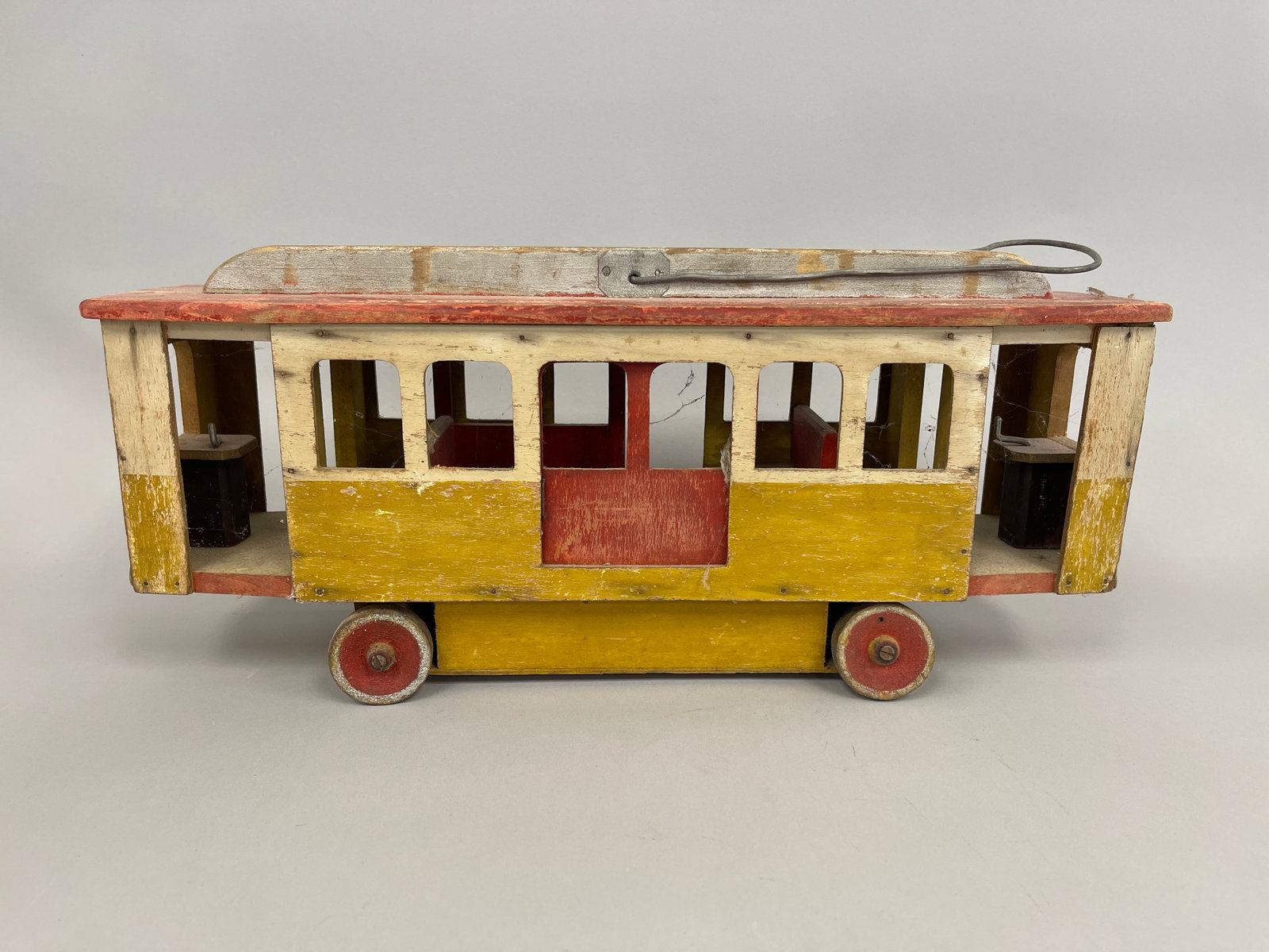 YELLOW & WHITE TROLLEY (1 of 5)