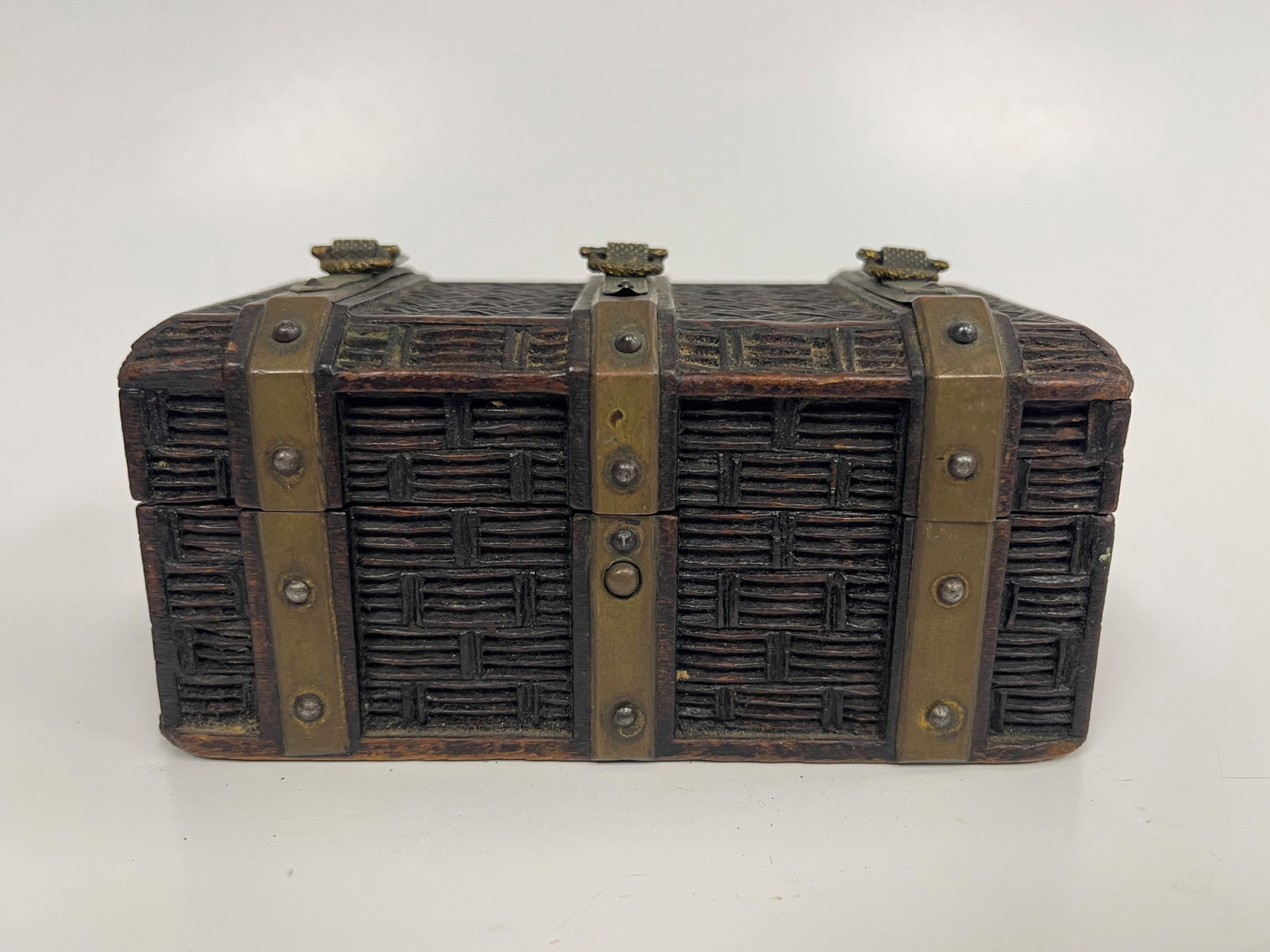 EXCEPTIONAL MINIATURE TRUNK LATE 18TH (1 of 7)