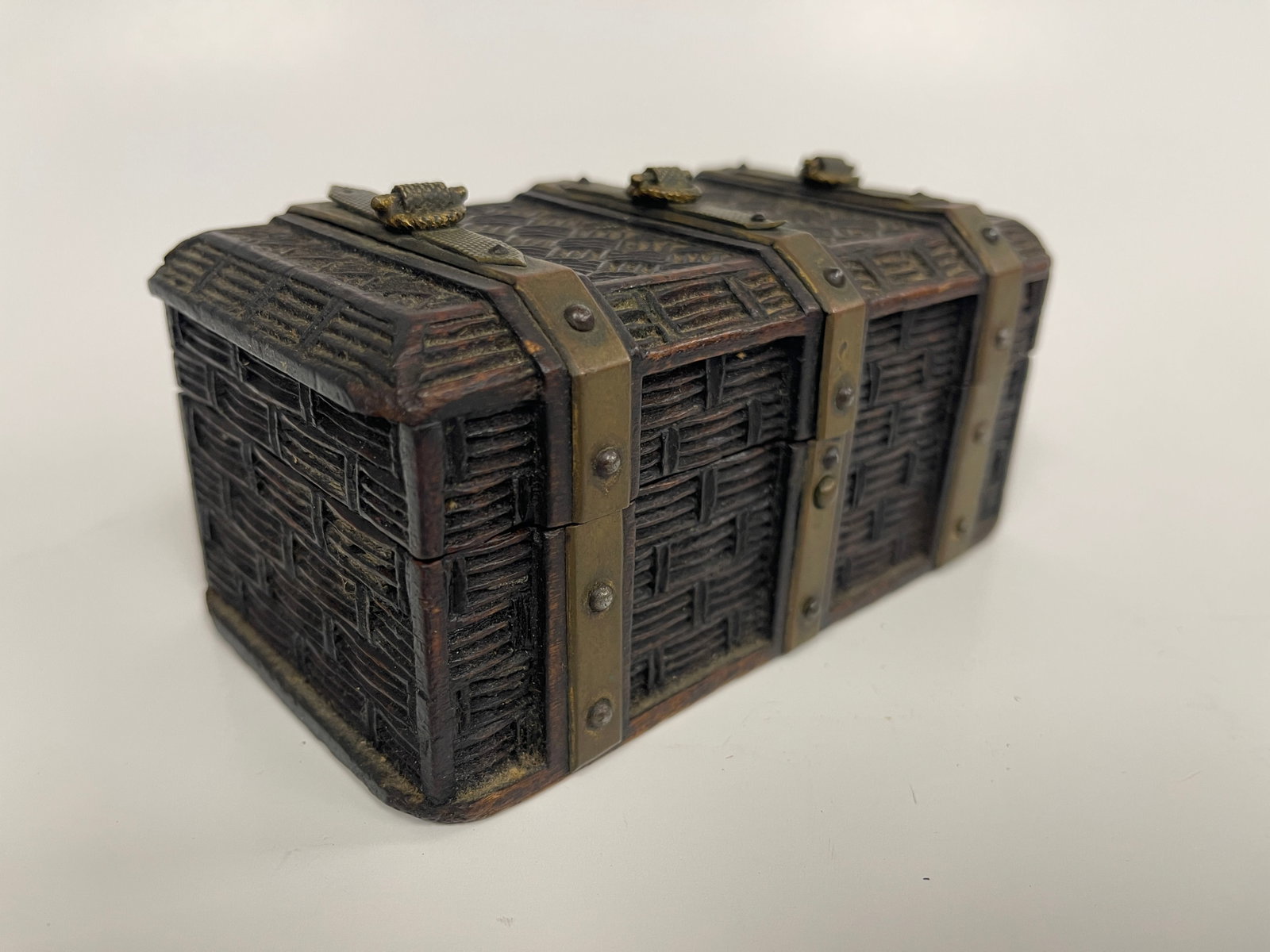 EXCEPTIONAL MINIATURE TRUNK LATE 18TH - 2