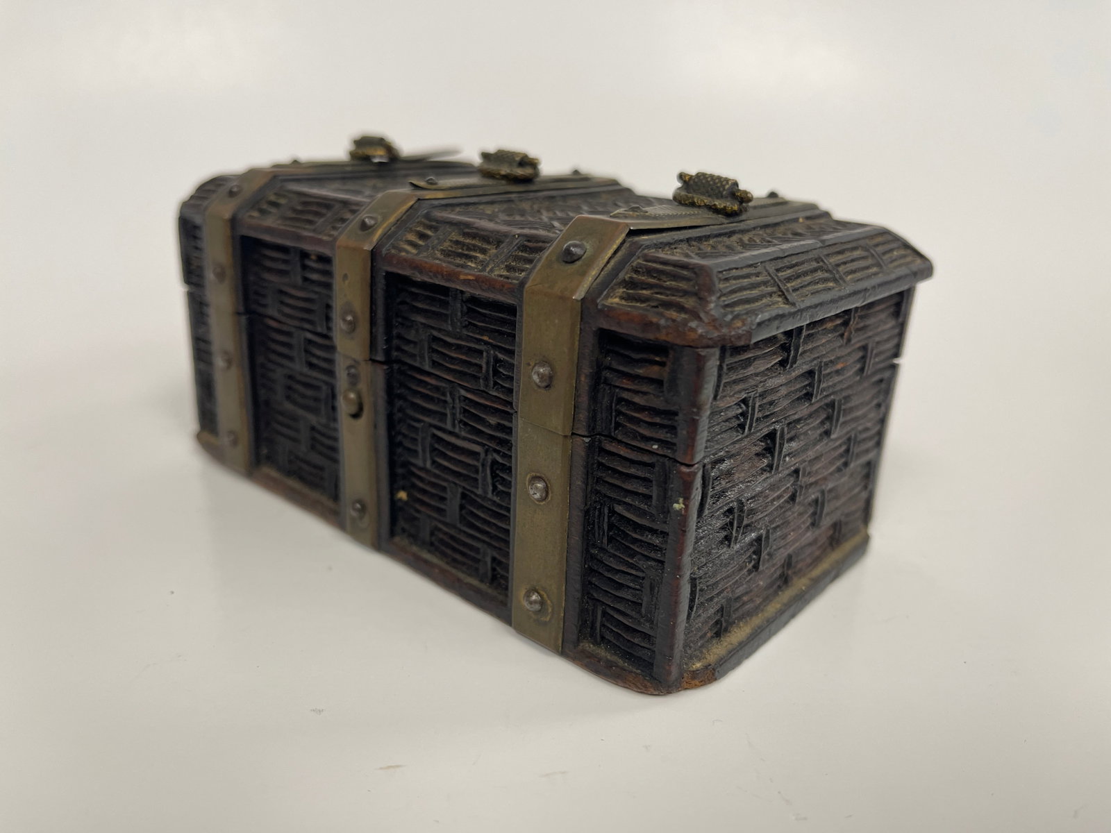 EXCEPTIONAL MINIATURE TRUNK LATE 18TH - 3