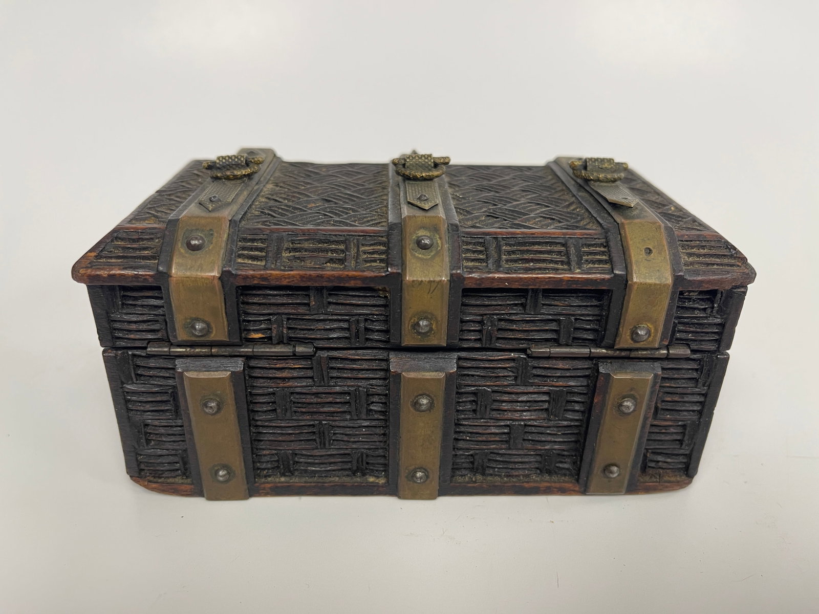 EXCEPTIONAL MINIATURE TRUNK LATE 18TH - 4