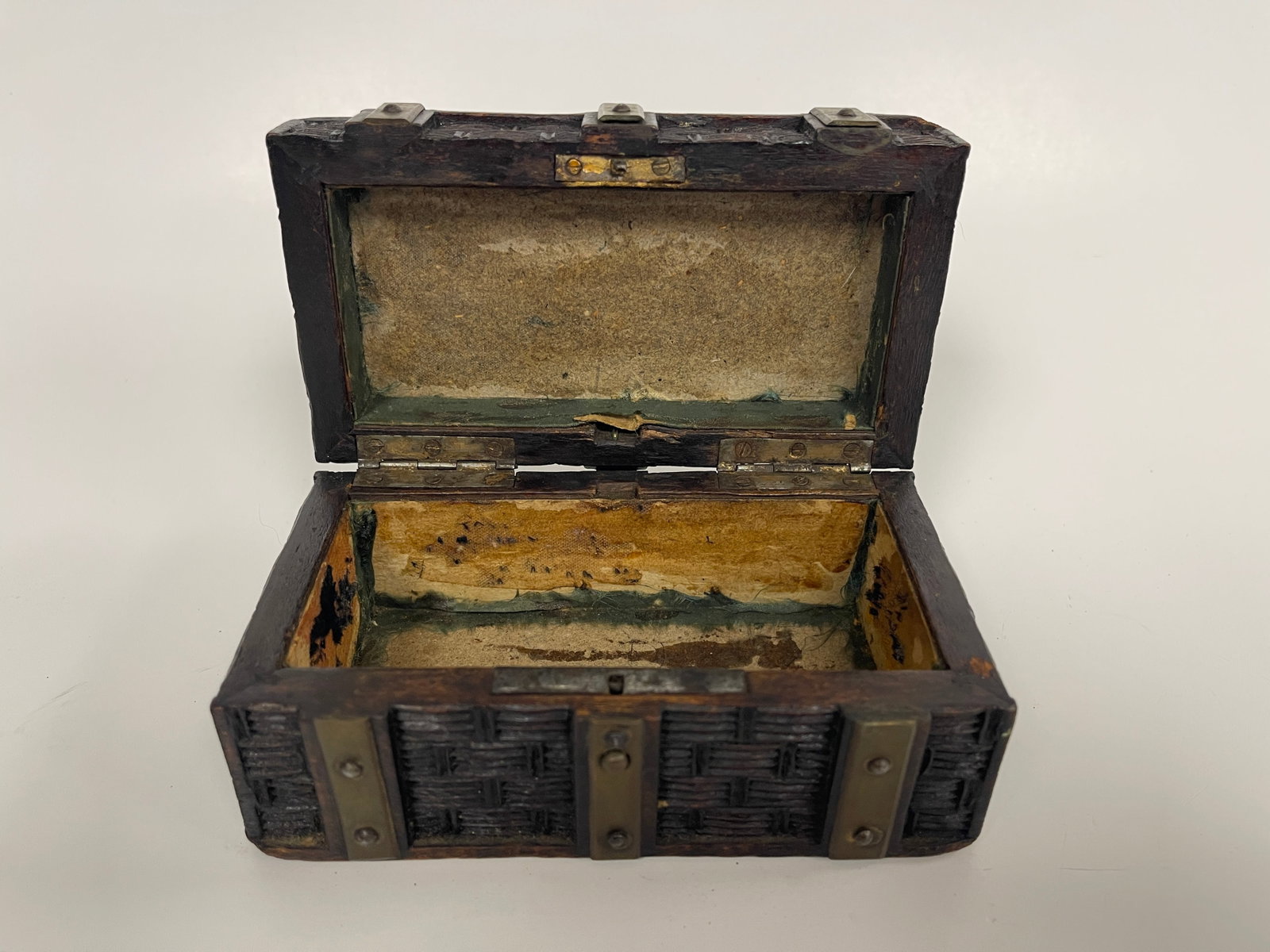 EXCEPTIONAL MINIATURE TRUNK LATE 18TH - 5