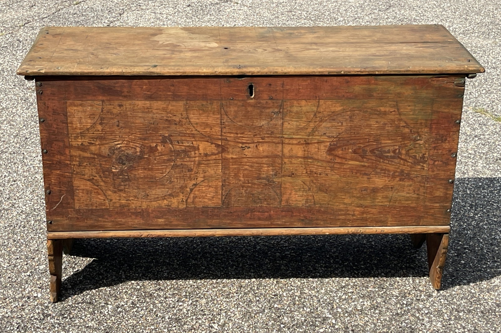 VERY RARE PILGRIM CENTURY CONCORD , MA COMPASS DECORATED BLANKET CHEST IN PINE, CIRCA 1680-1700 (1 of 6)