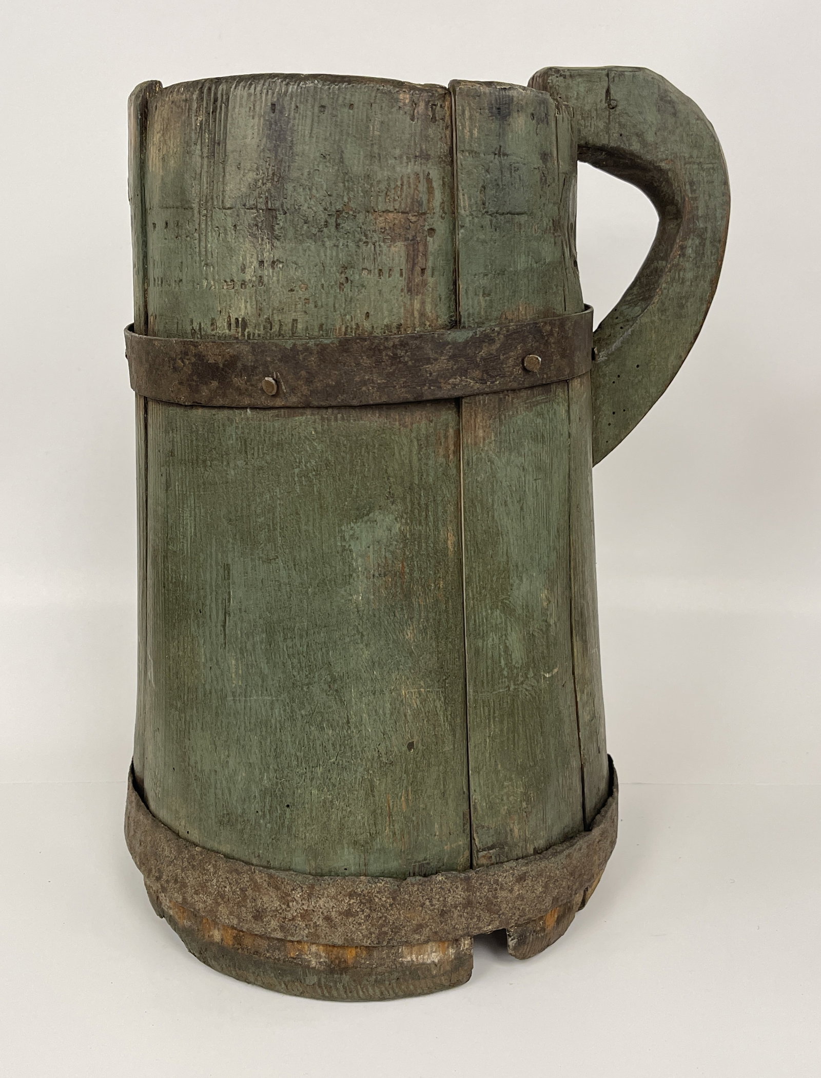 TALL IRON BANDED, TIGHT WOODEN PIGGIN IN FOREST GREEN PAINT: TALL IRON BANDED, TIGHT WOODEN PIGGIN IN FOREST GREEN PAINT