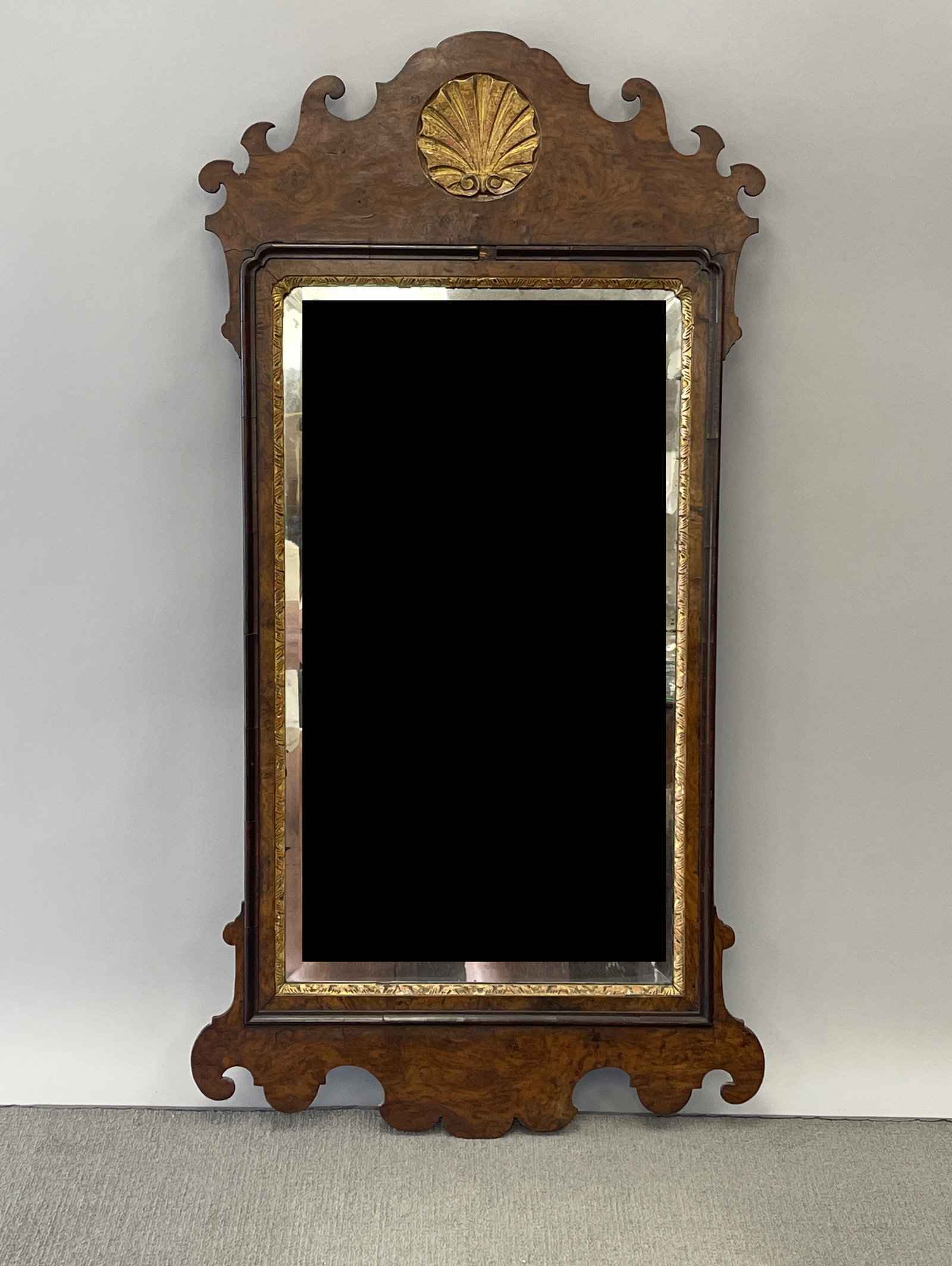 18TH C BURLED VENEER MIRROR: 18TH C BURLED VENEER MIRROR WITH CARVED SHELL 18 X 33