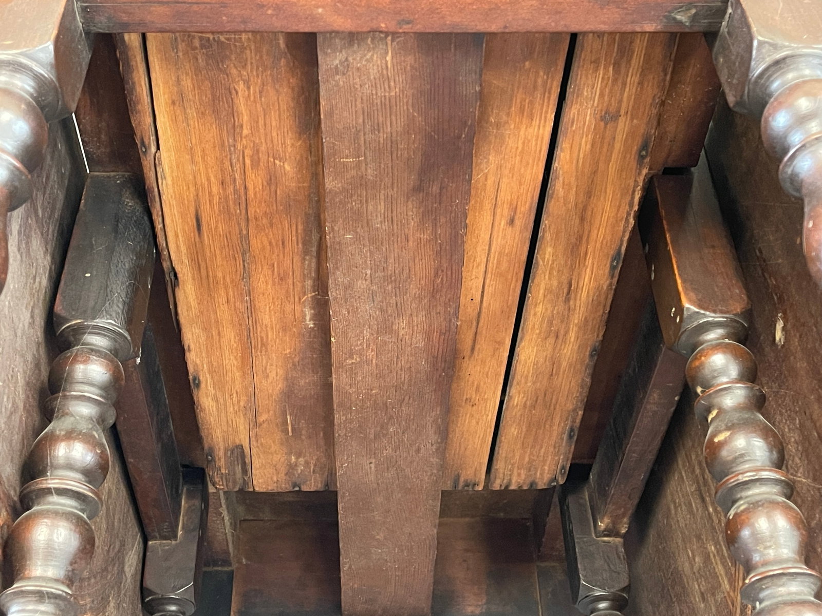FIGURED MAPLE GATELEG TABLE - 10