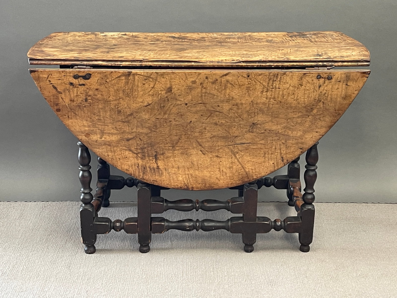 FIGURED MAPLE GATELEG TABLE - 4