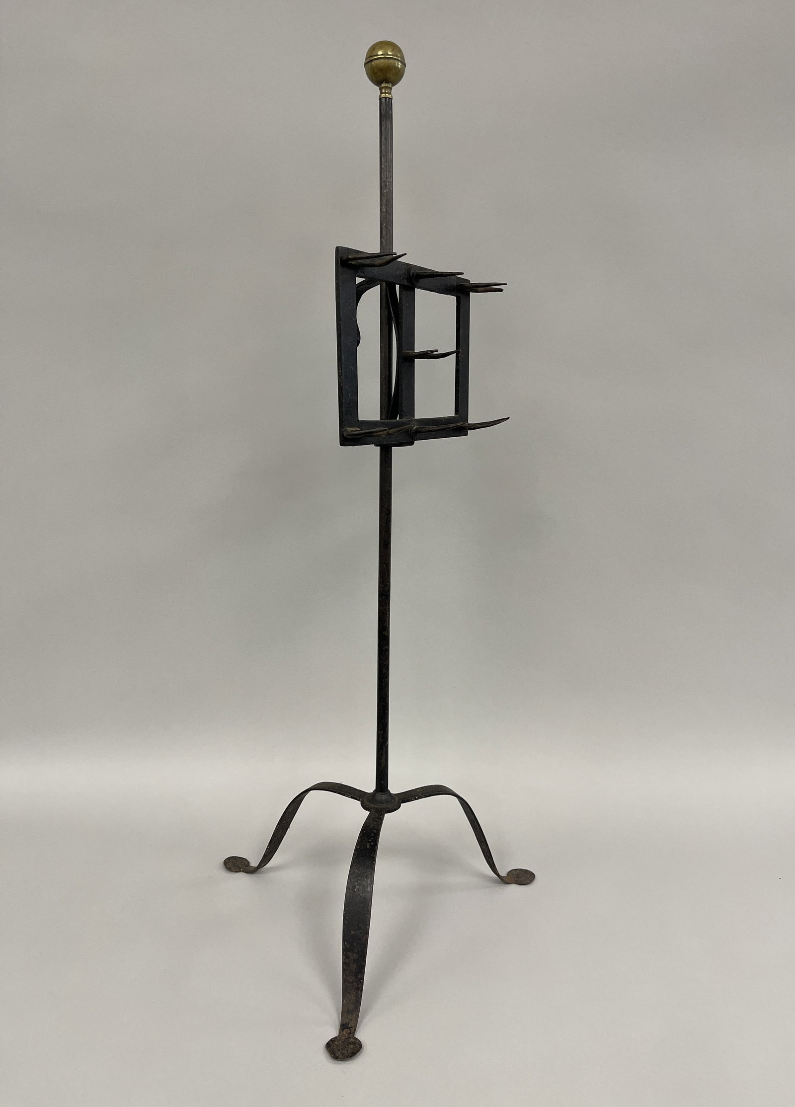 EARLY IRON PENNY FOOT FIREPLACE ROASTER: EARLY IRON PENNY FOOT FIREPLACE ROASTER