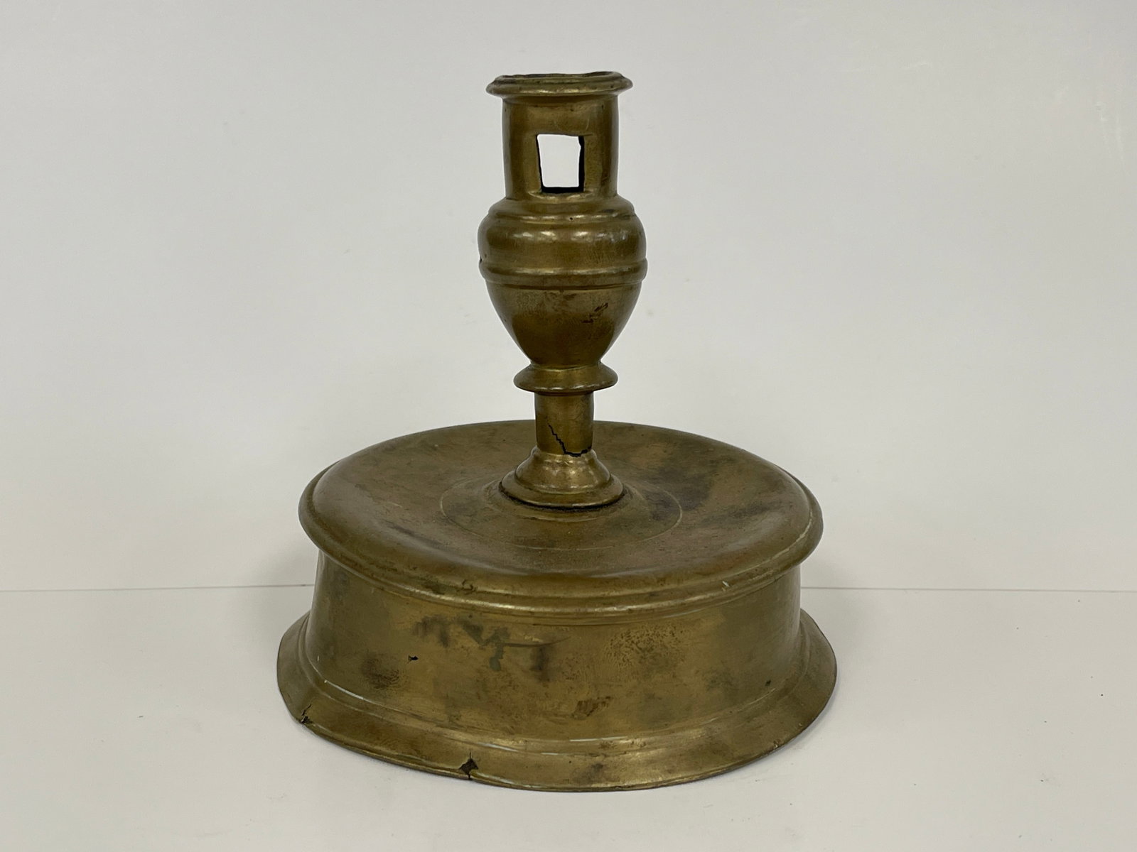 EARLY BRASS CAPSTAN CANDLE HOLDER: EARLY BRASS CAPSTAN CANDLE HOLDER