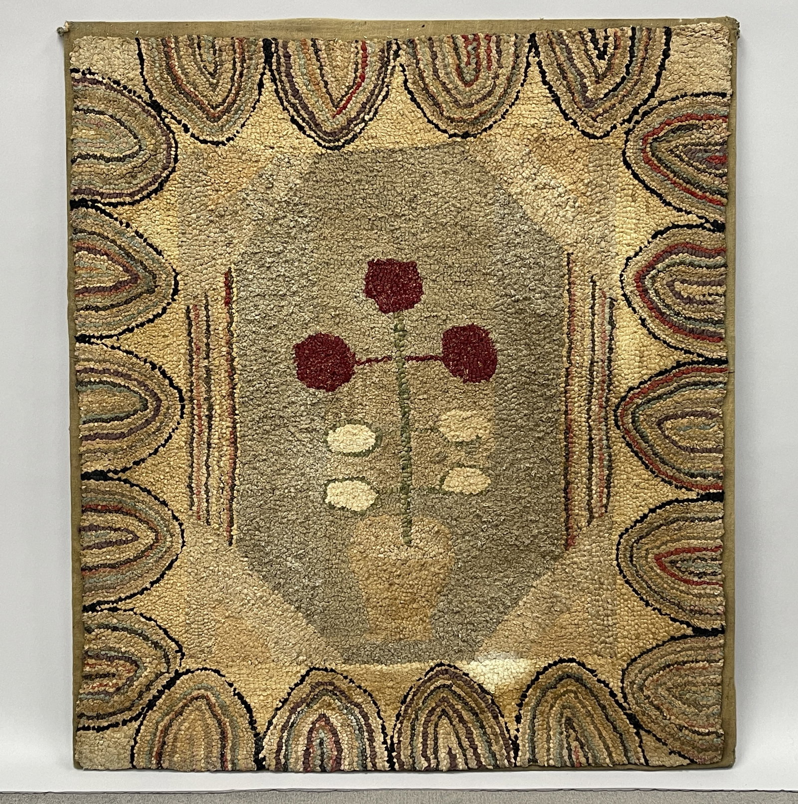 LARGE MOUNTED HOOKED RUG: LARGE MOUNTED HOOKED RUG