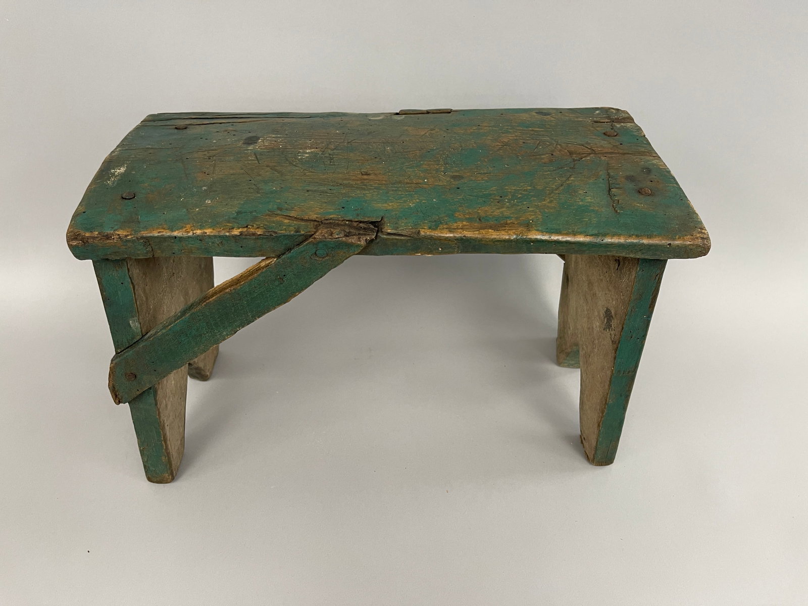 GREEN PAINTED MILKING STOOL - 3