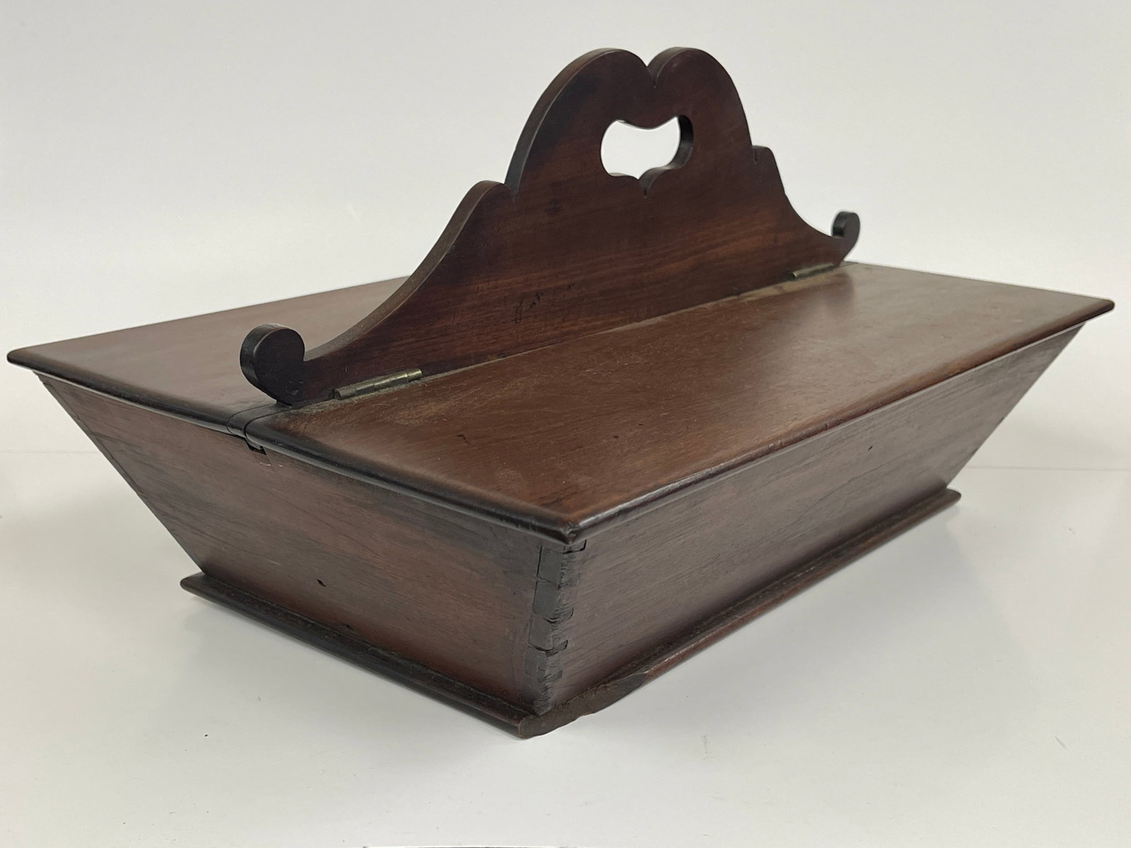 NICE & UNUSUAL COVERED DOUBLE LID CUTLERY BOX W/ DOVETAILS: NICE & UNUSUAL COVERED DOUBLE LID CUTLERY BOX W/ DOVETAILS