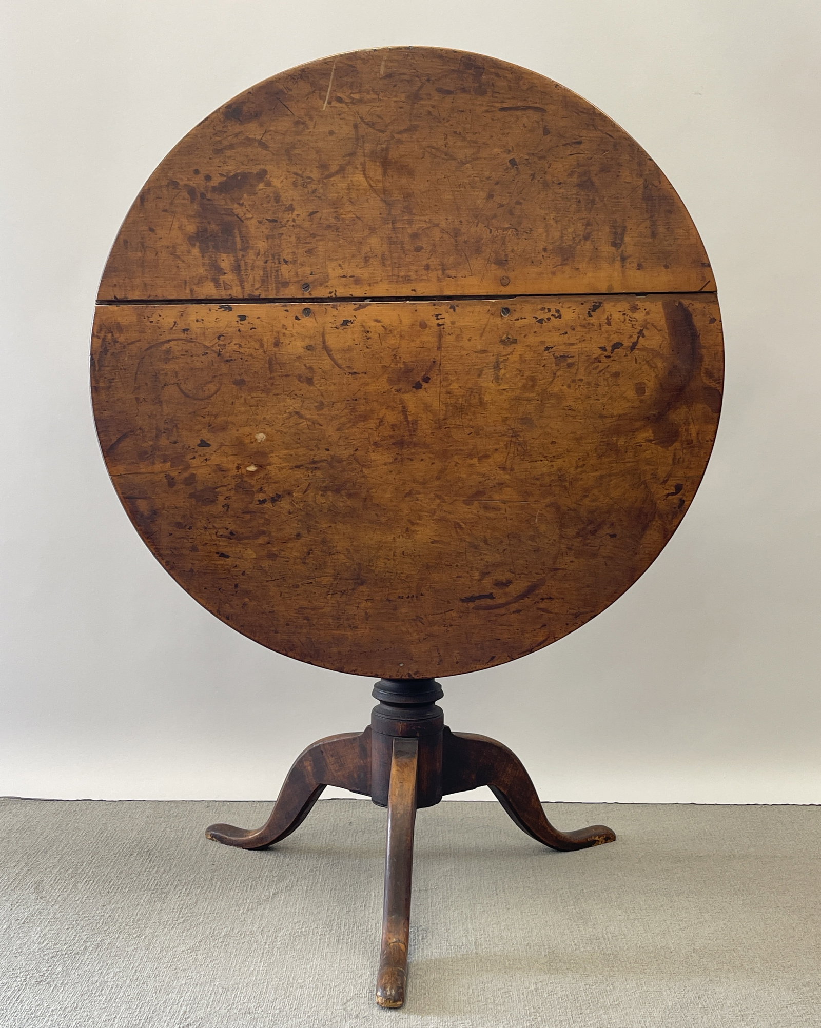 18TH C COUNTRY TILT TOP TEA TABLE IN ORIGINAL RED PAINT CT C.1740 (1 of 6)