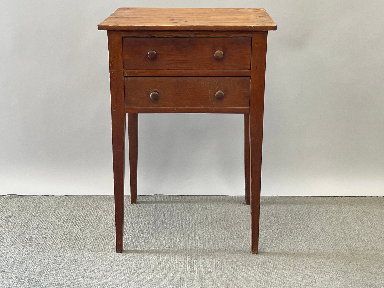 18TH C TAPER LEG 2 DR NIGHT STAND IN OLD SURFACE MAPLE AND PINE (1 of 5)
